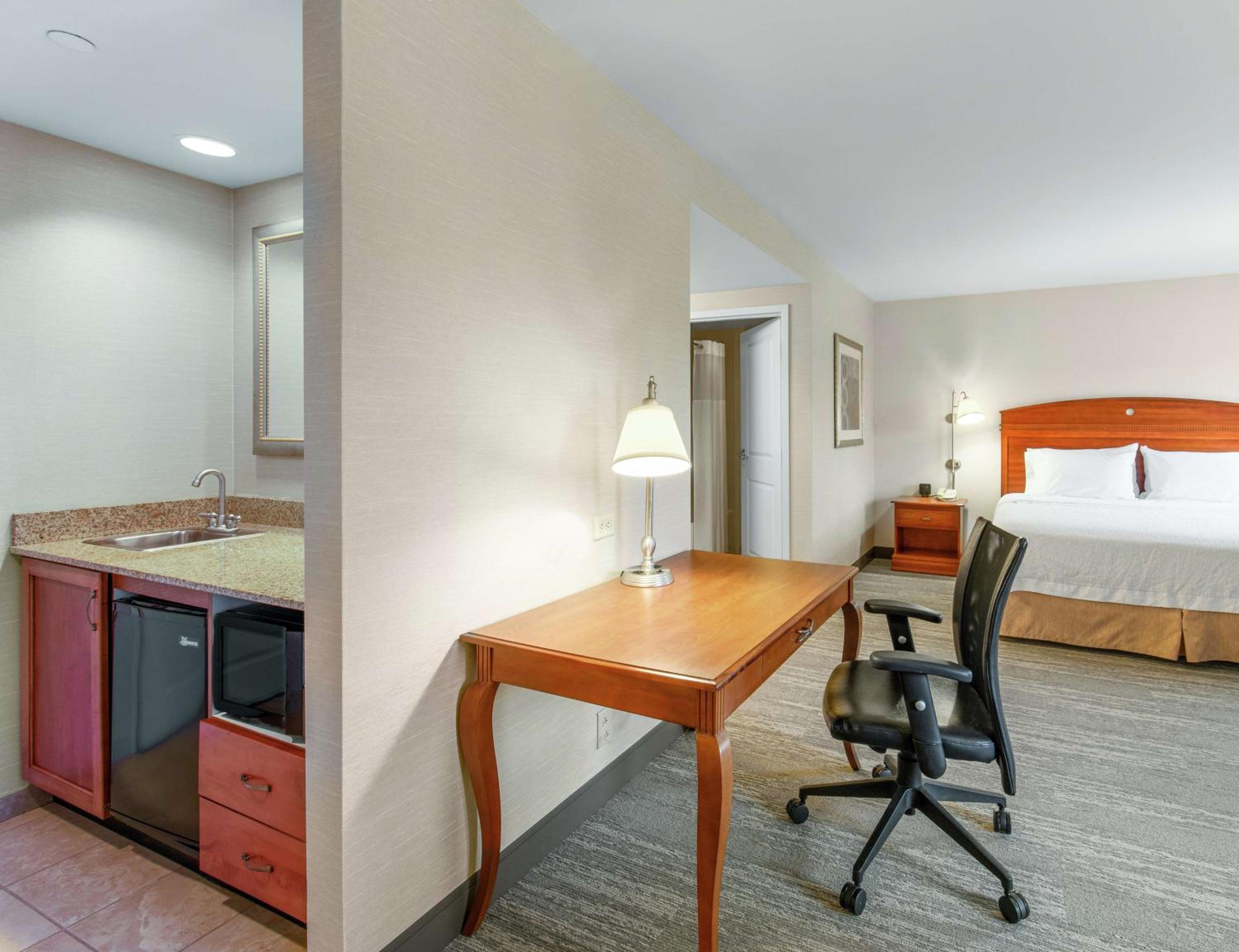 King Studio Suite with Sofa Bed - Non-Smoking - Photo 3