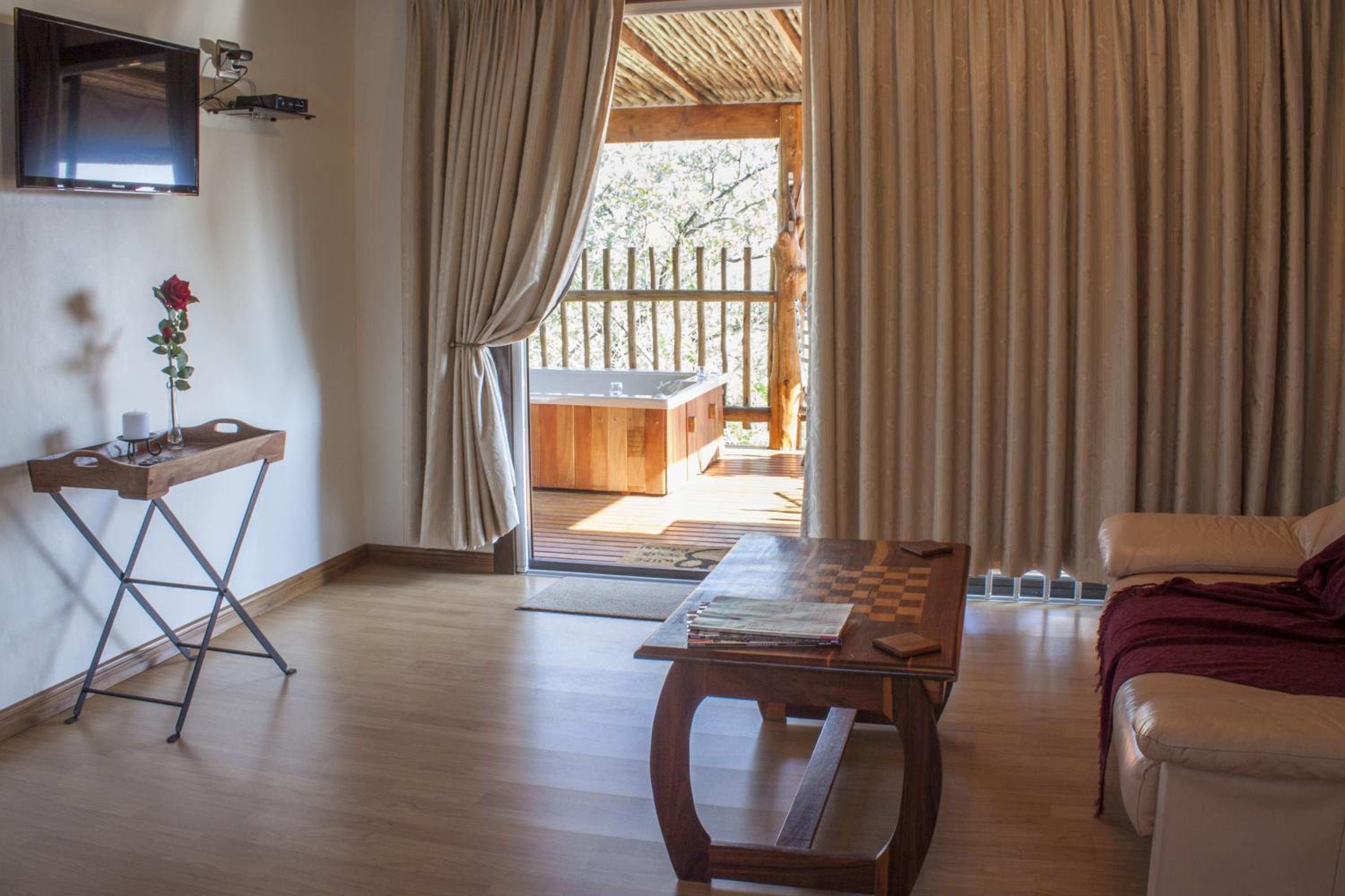 One-Bedroom Chalet with Spa Bath