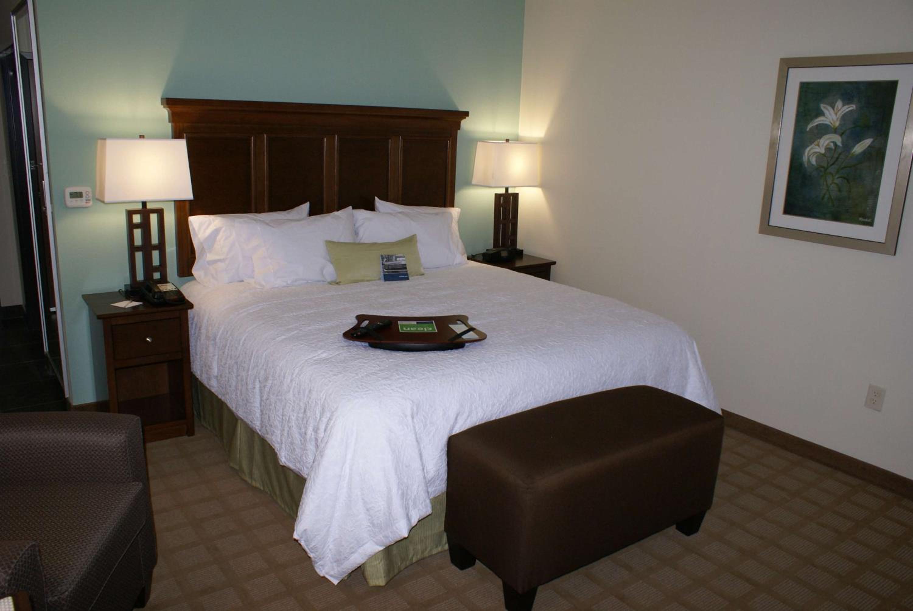 King Room with King Bed - Non-Smoking - Photo 1