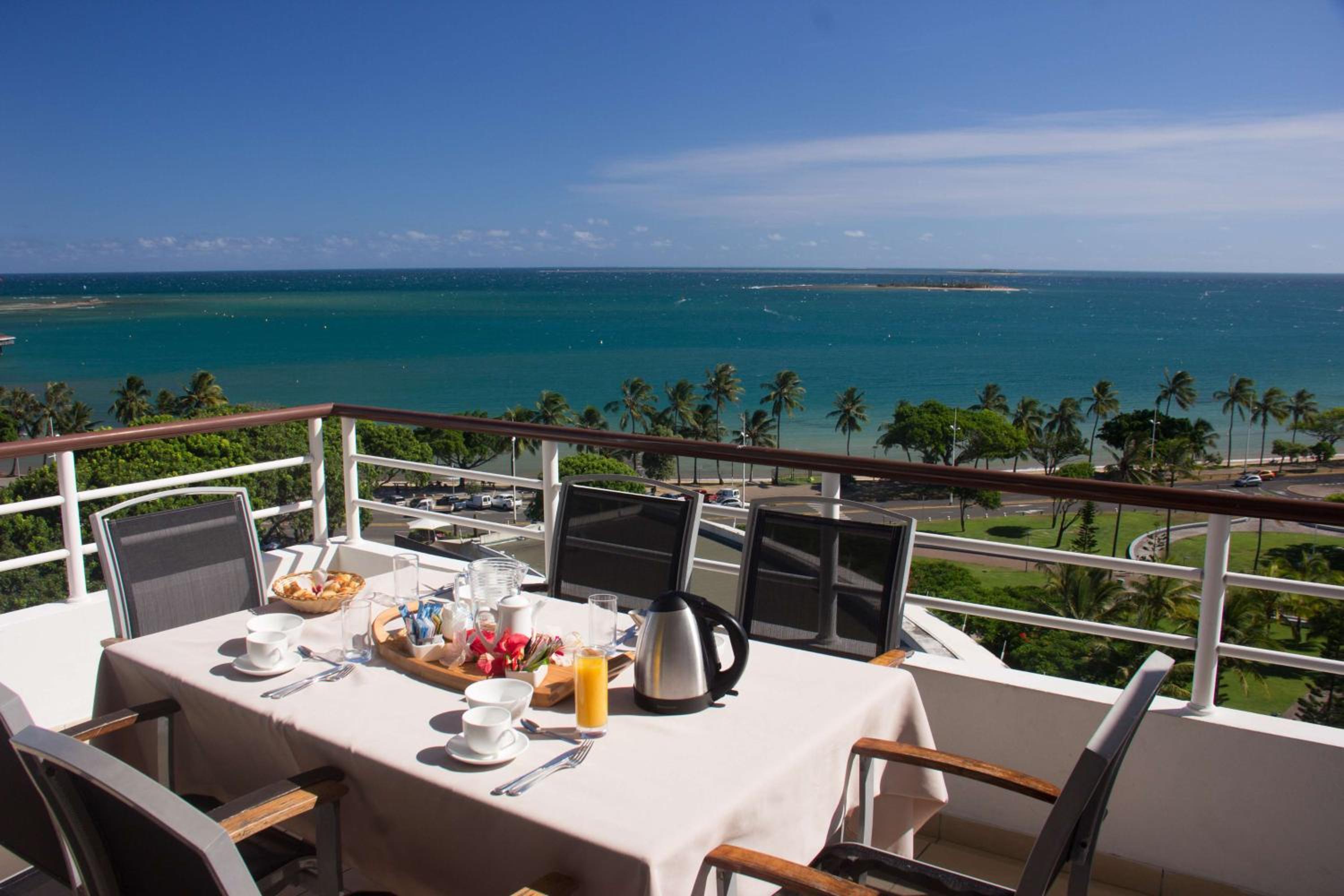 Three-Bedroom Apartment with Ocean View - Photo 3