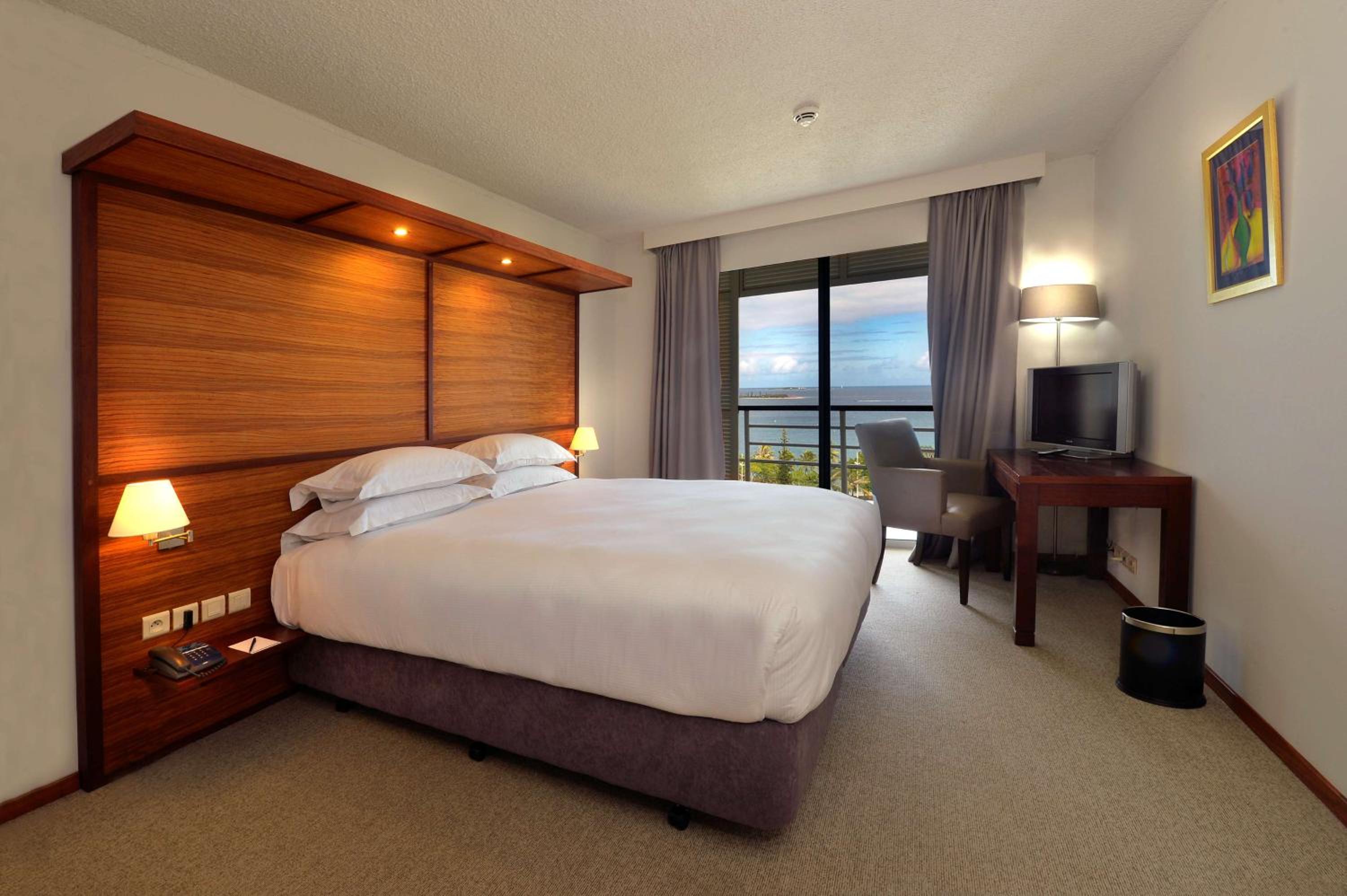 Deluxe Two-Bedroom Apartment With Ocean View - Photo 1