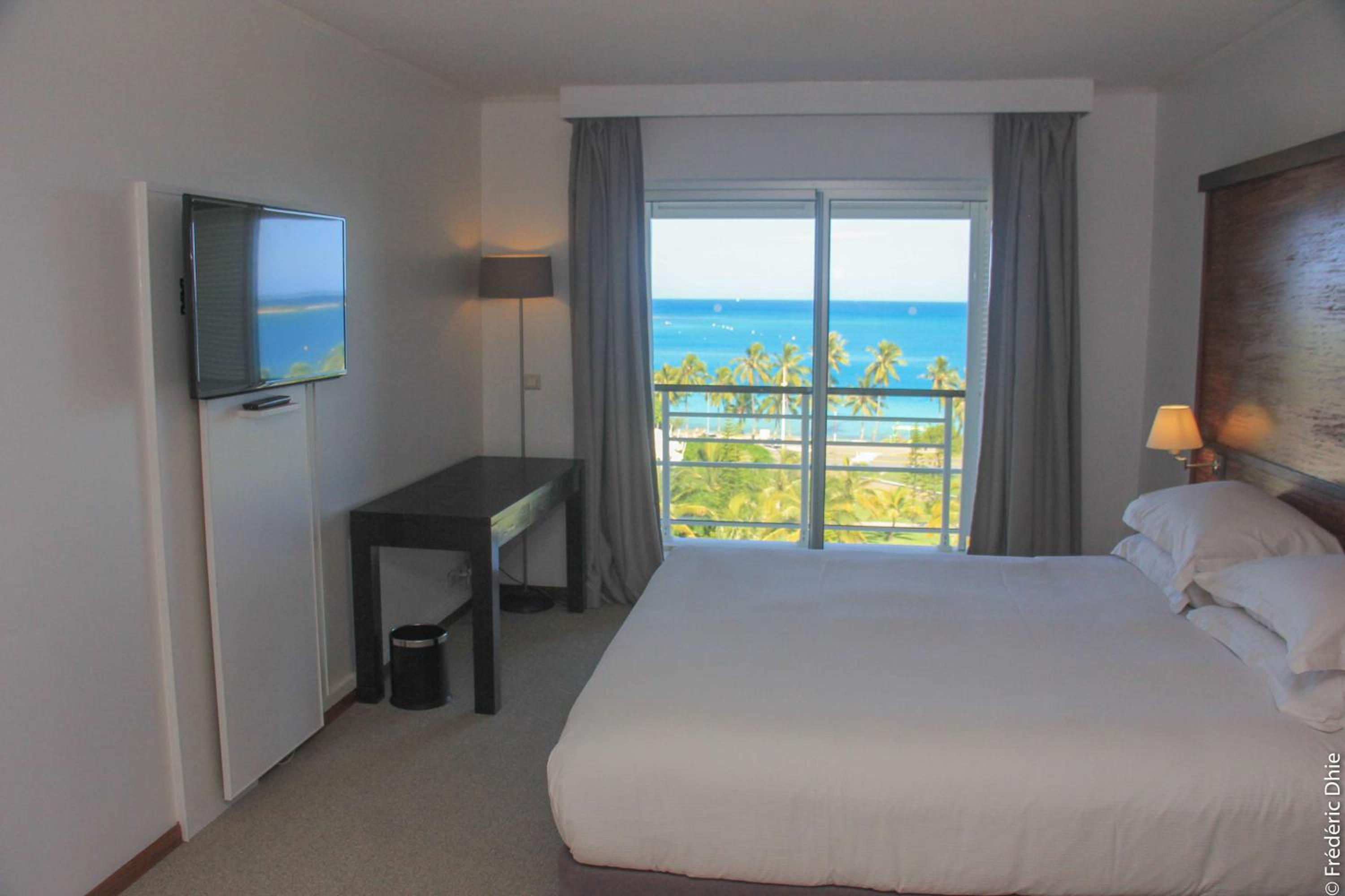 Deluxe Two-Bedroom Apartment With Ocean View - Photo 2