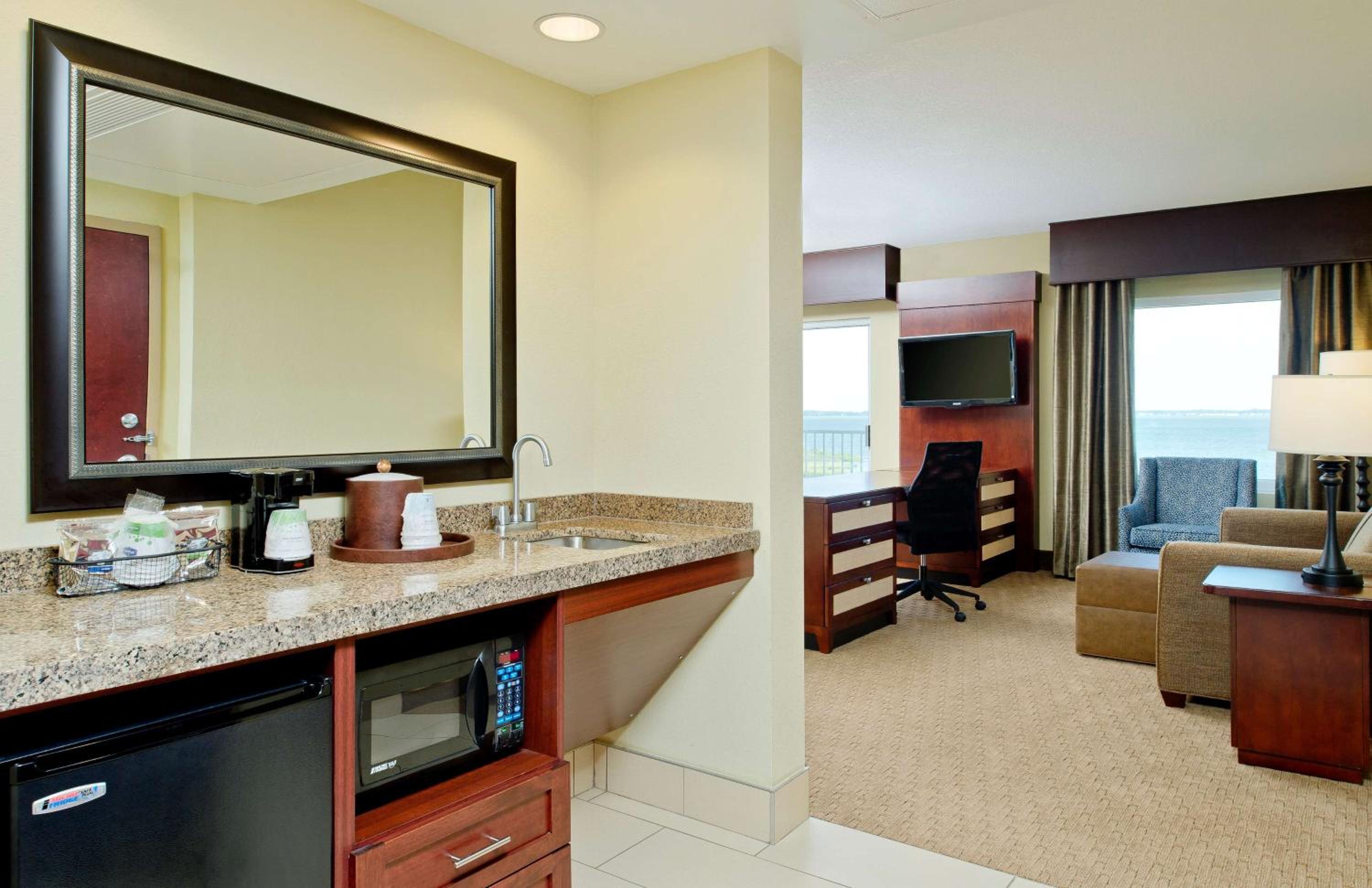 King Studio Suite - Non-Smoking - Photo 3