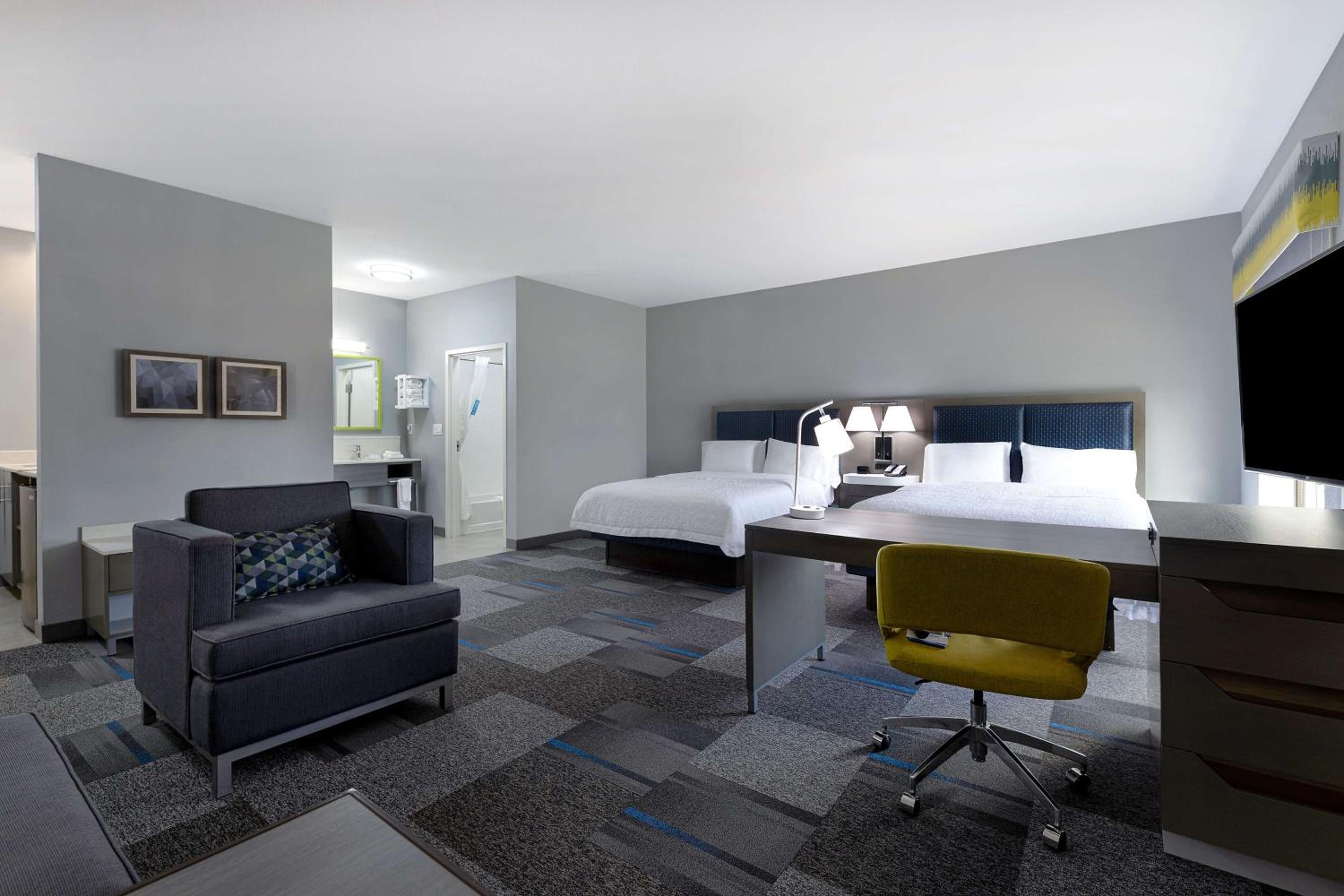 Queen Studio Suite with Two Queen Beds - Non-Smoking photo 1