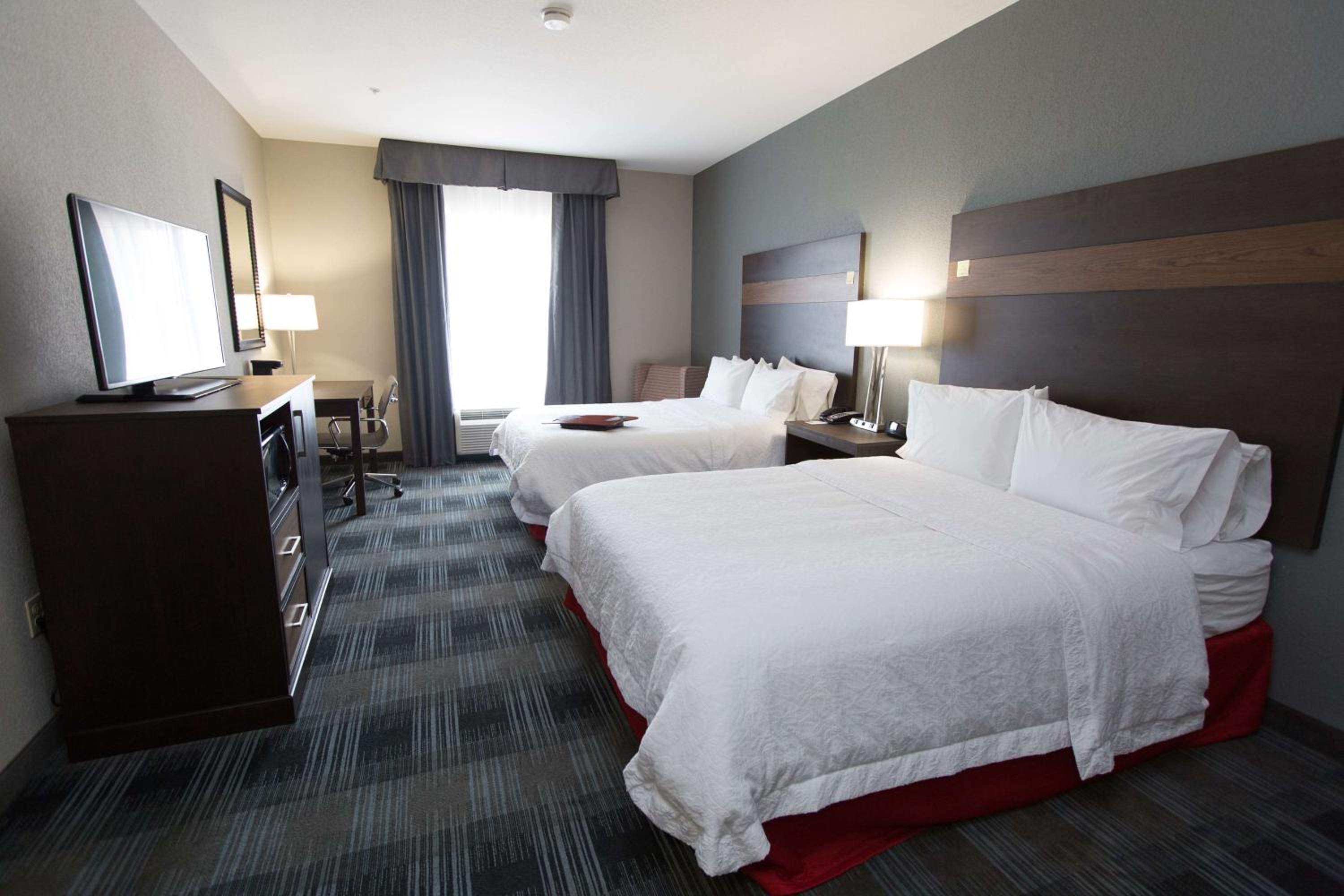 Queen Room with Two Queen Beds (4 Adults) photo 1
