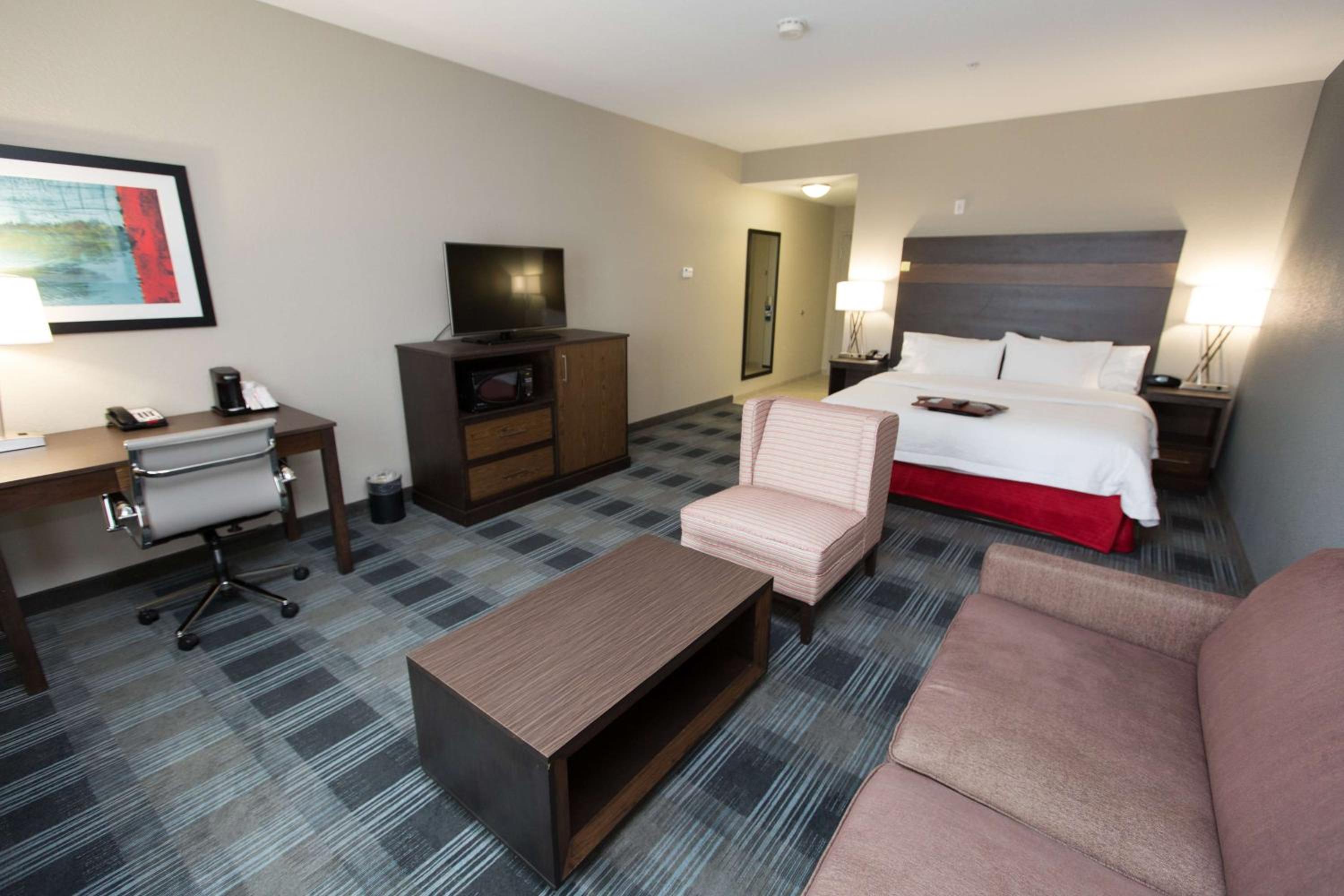 King Room with Sofa Bed - Non-Smoking photo 1