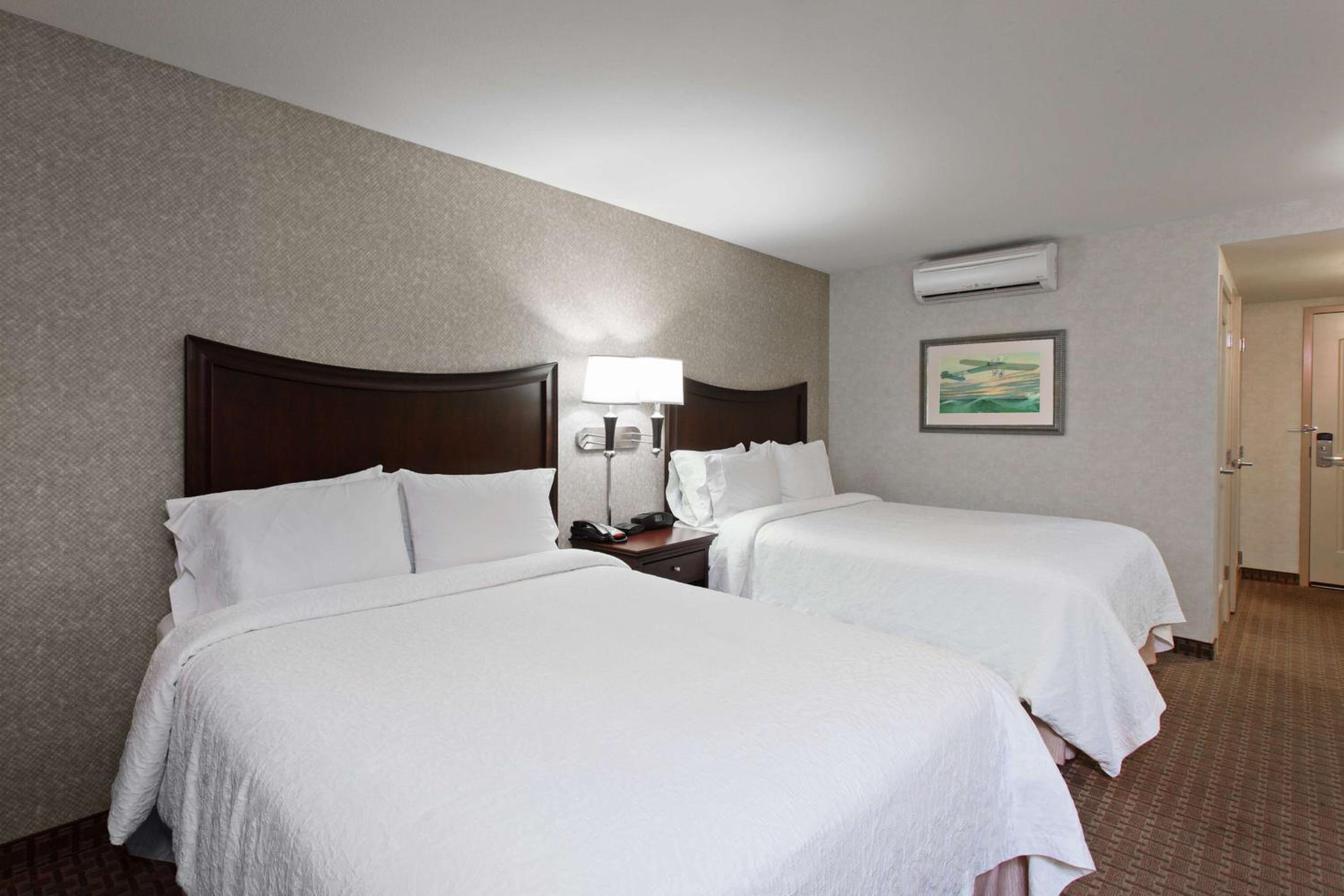 Room with Two Queen Beds - Non-Smoking - Photo 4