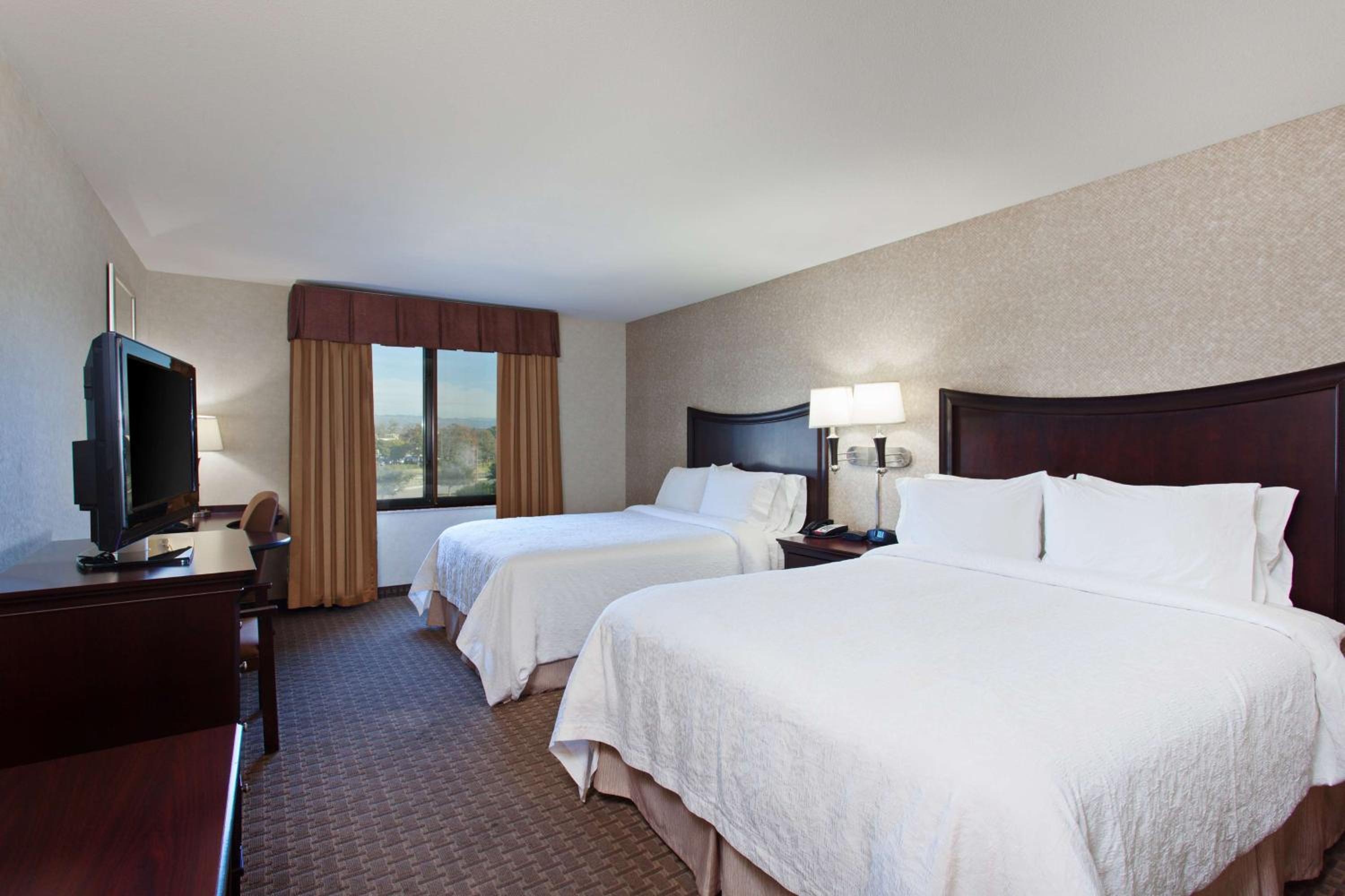 Room with Two Queen Beds - Non-Smoking - Photo 3