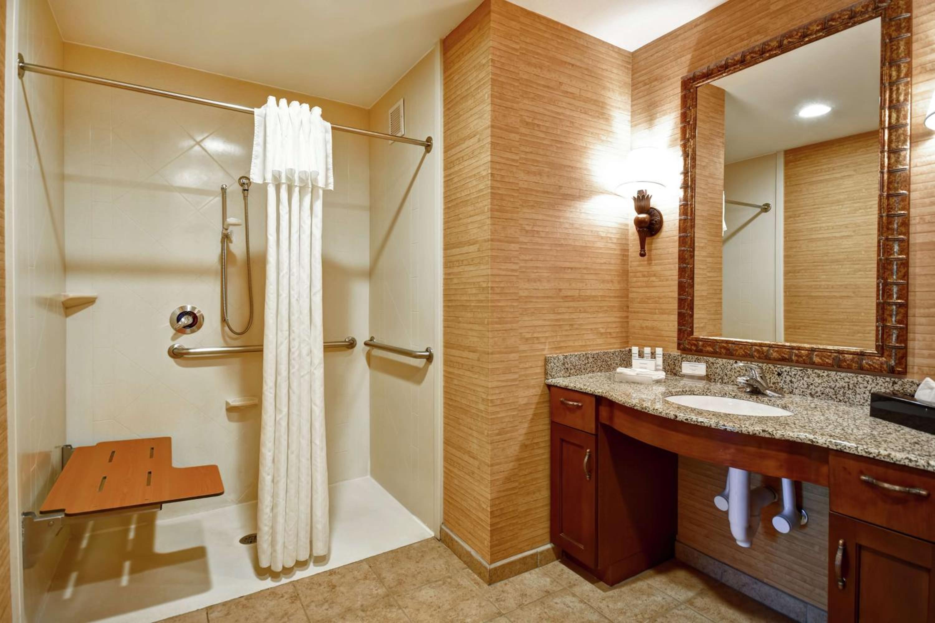 Suite with Two Queen Beds and Roll-In Shower - Mobility and Hearing Access/Non-Smoking - Photo 2