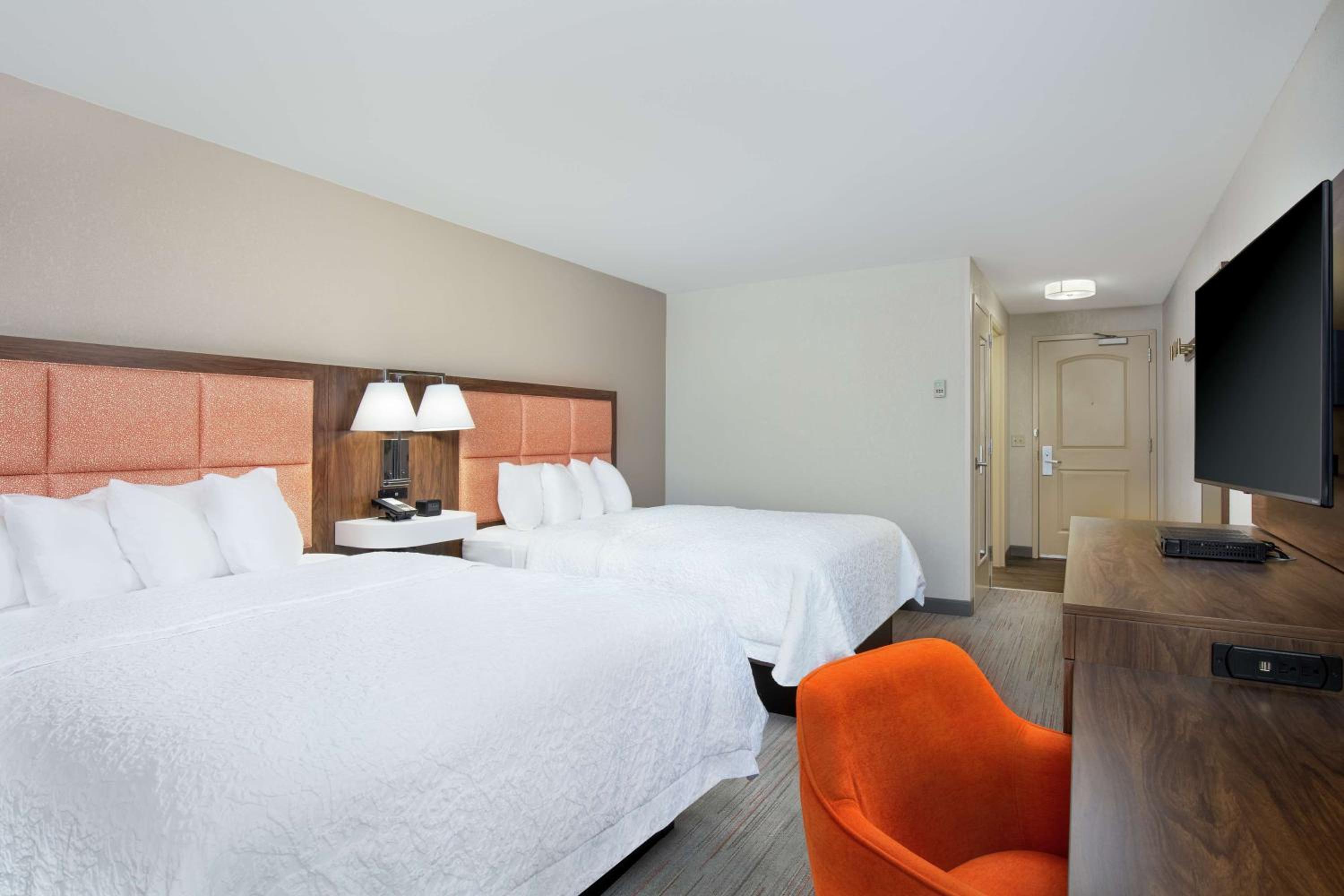 Room with Two Queen Beds - Non-Smoking - Photo 4
