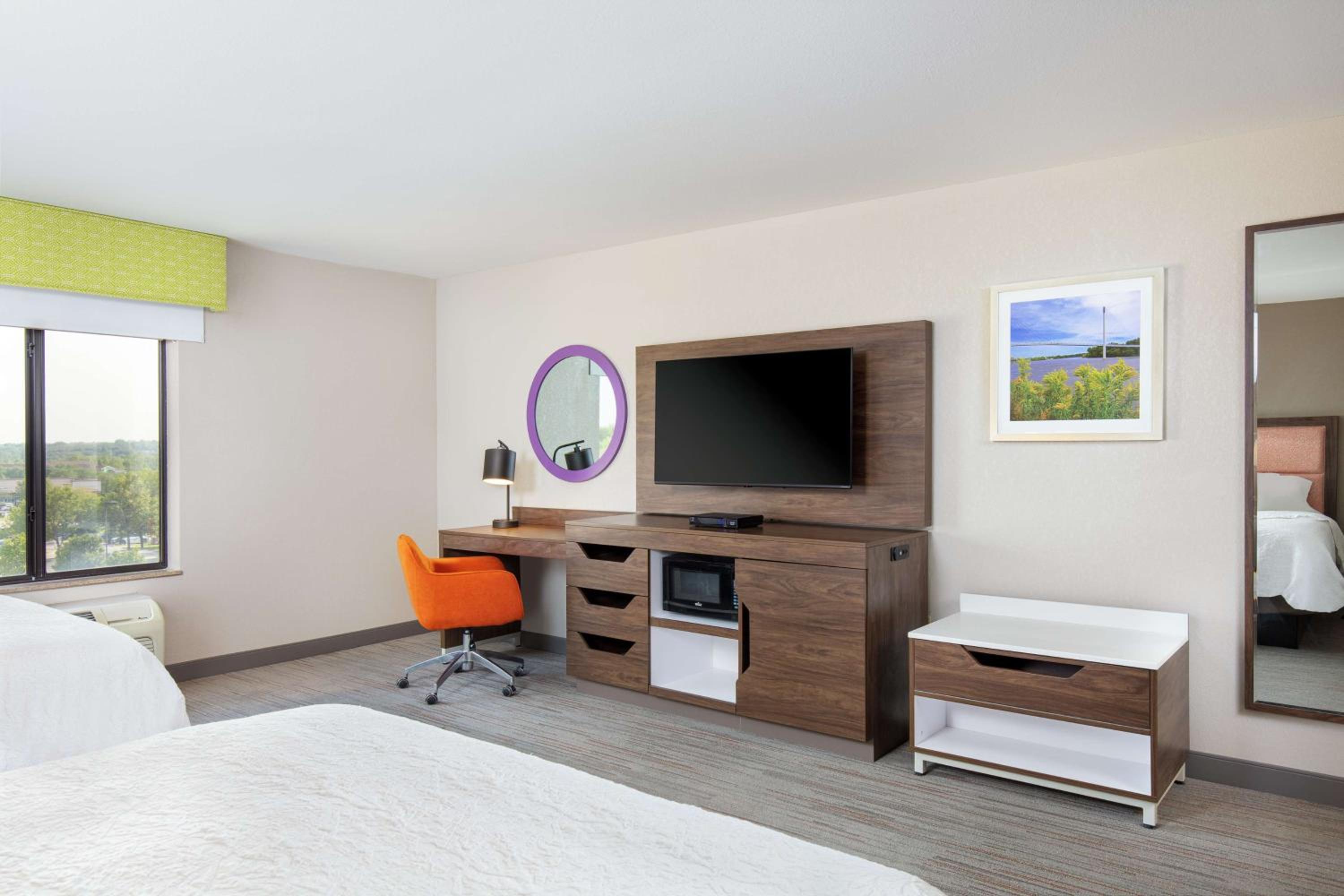 Queen Room with Two Queen Beds - Mobility and Hearing Access/Non-Smoking - Photo 3