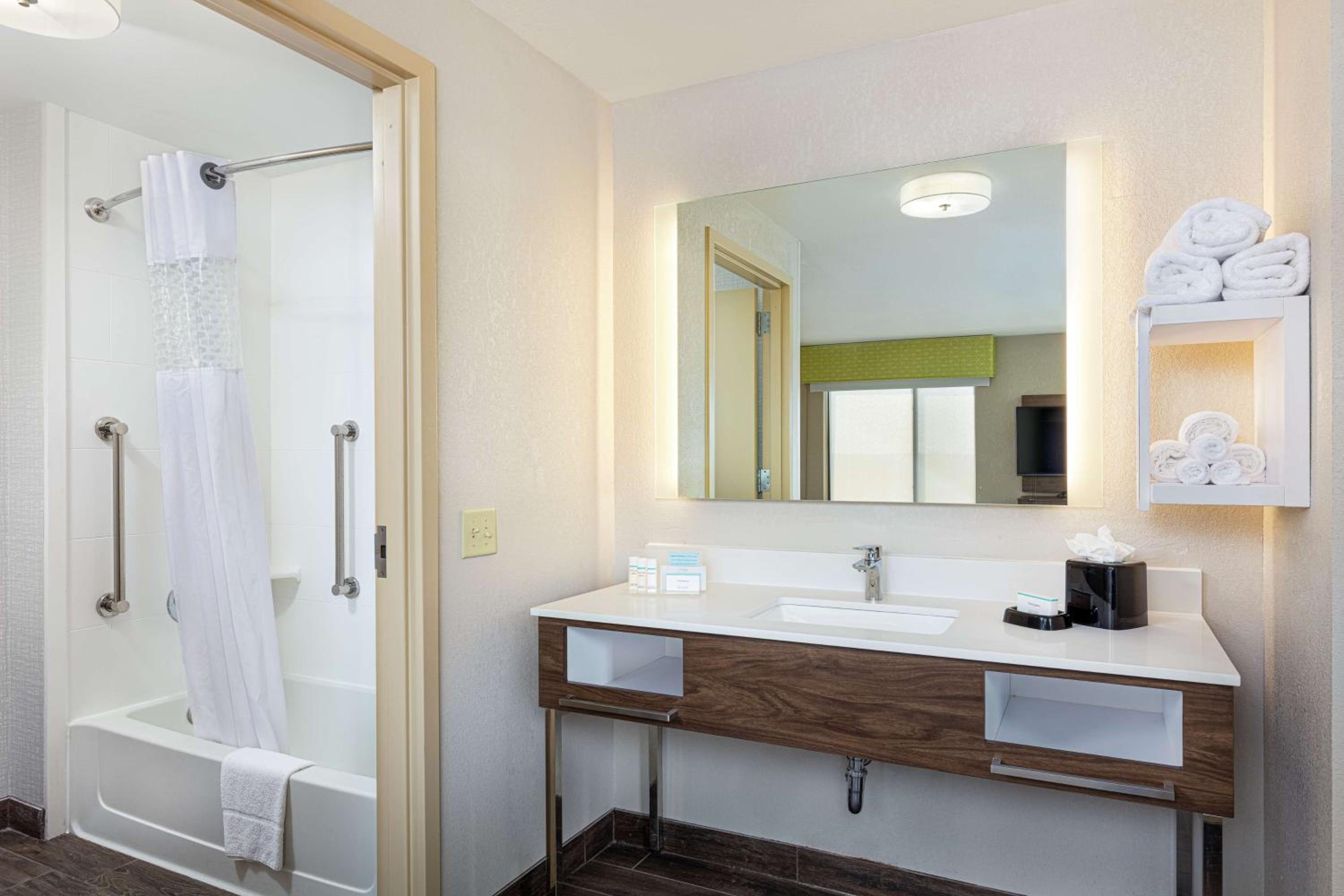King Studio Suite - Non-Smoking - Photo 5
