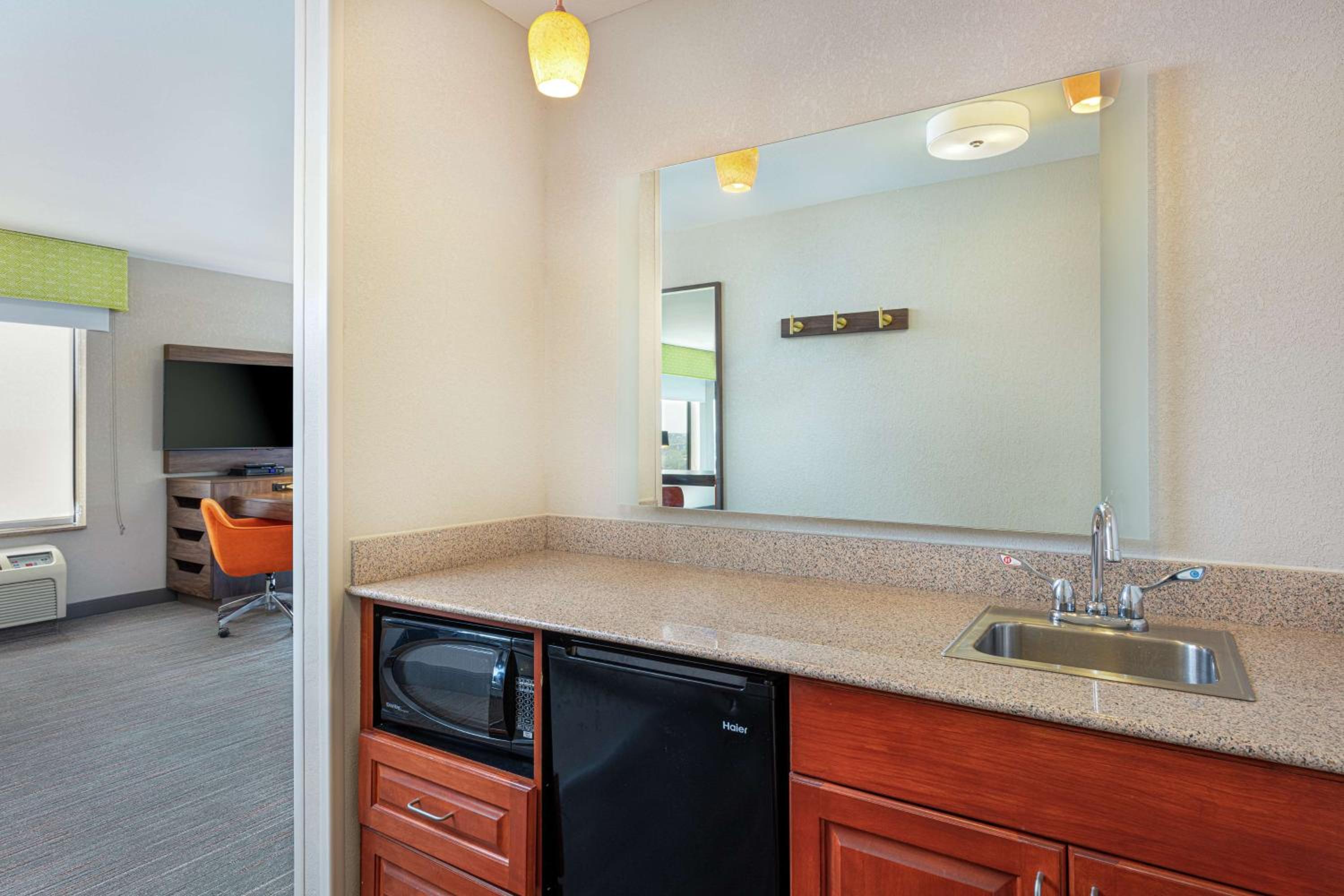 King Studio Suite - Non-Smoking - Photo 2