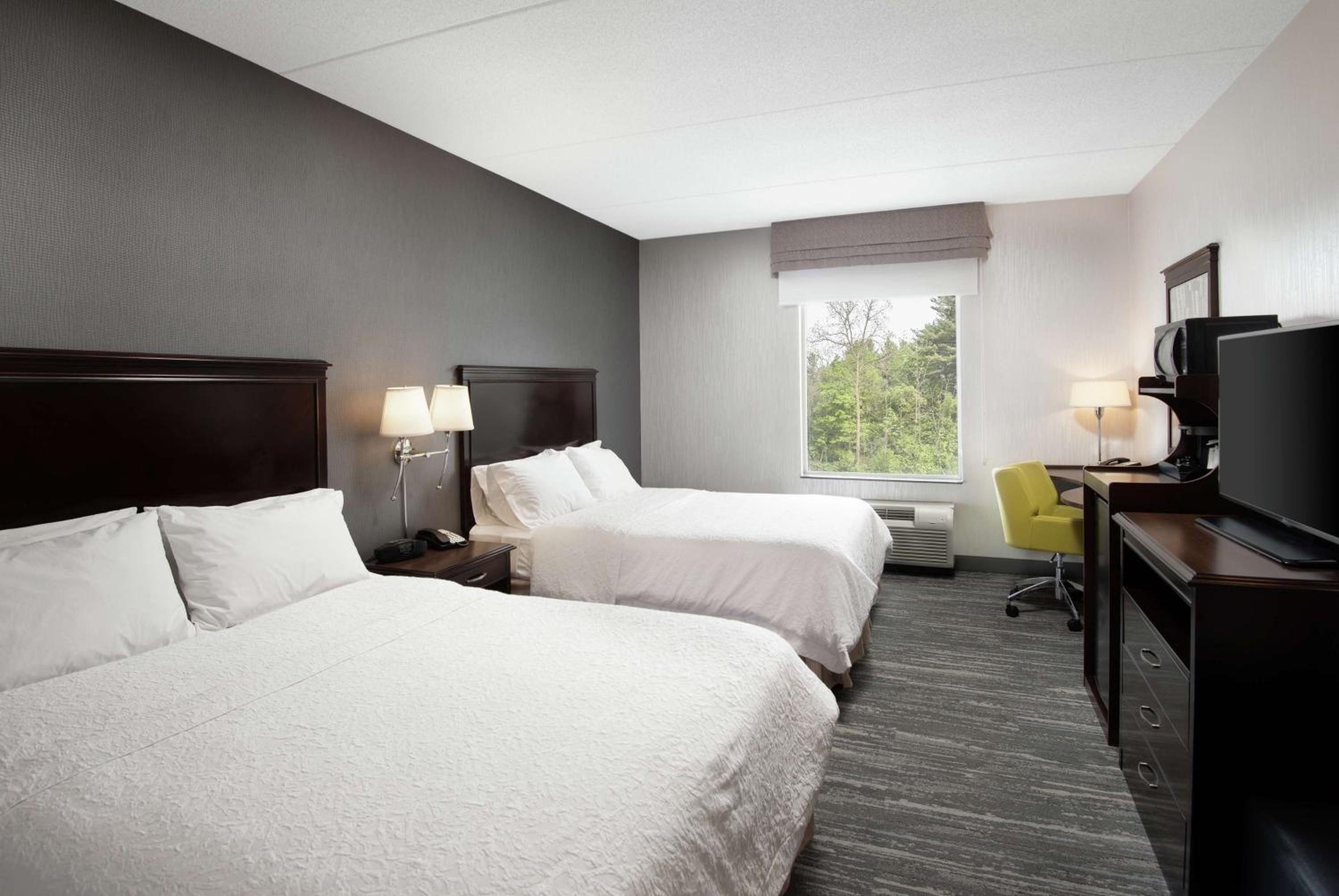 Room with Two Queen Beds - Non-Smoking - Photo 3