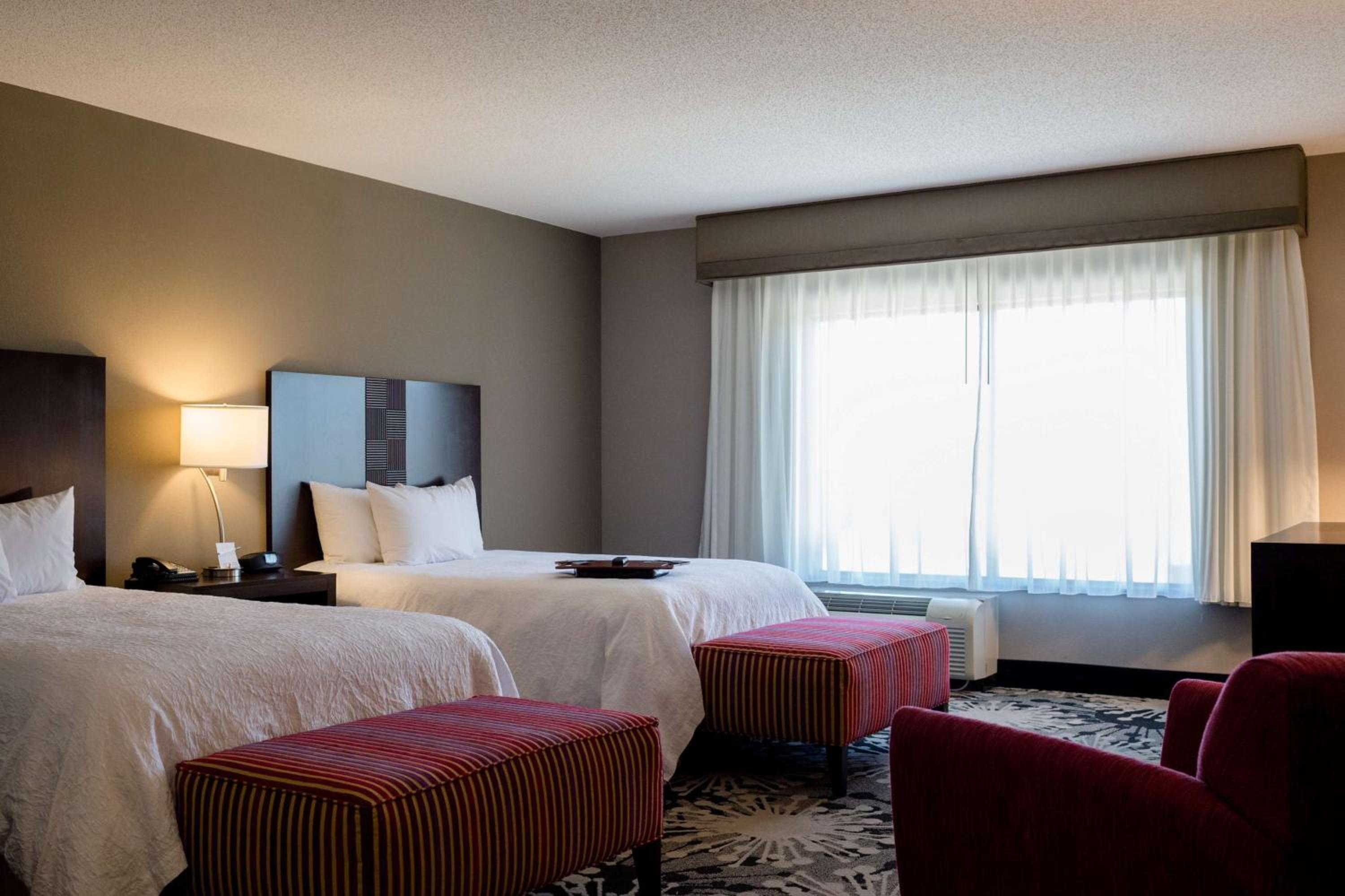 Queen Room with Two Queen Beds - Mobility Access/Non-Smoking - Photo 4