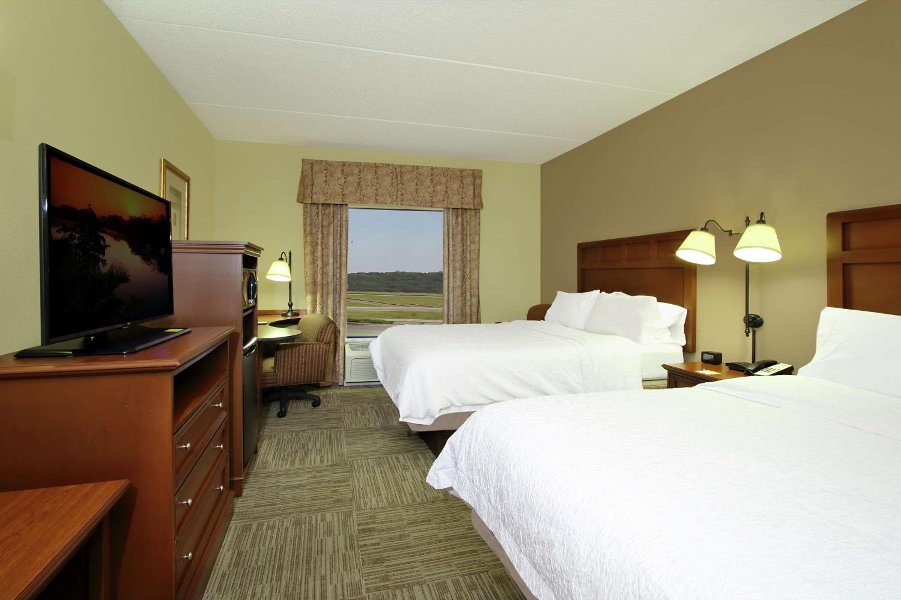 Room with Two Queen Beds - Non-Smoking - Photo 1