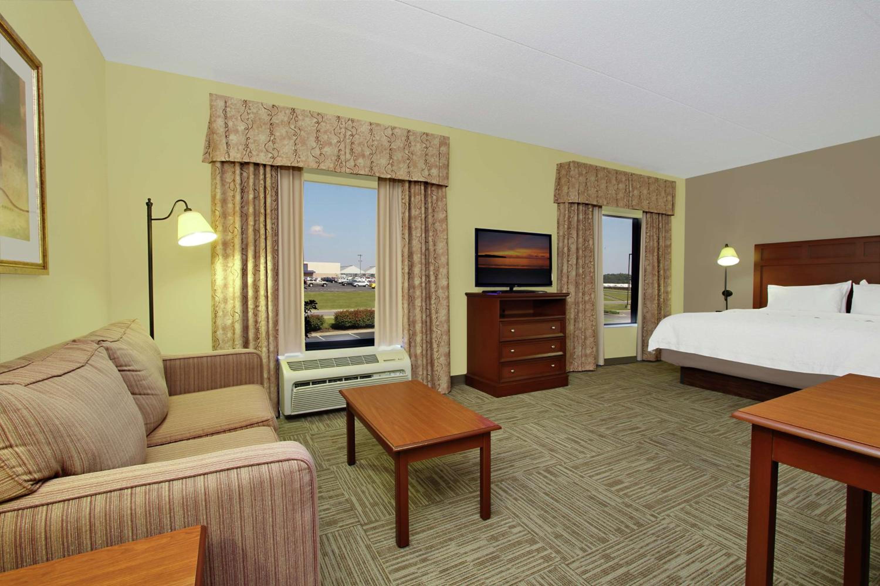 King Studio Suite with Sofa Bed - Non-Smoking - Photo 4