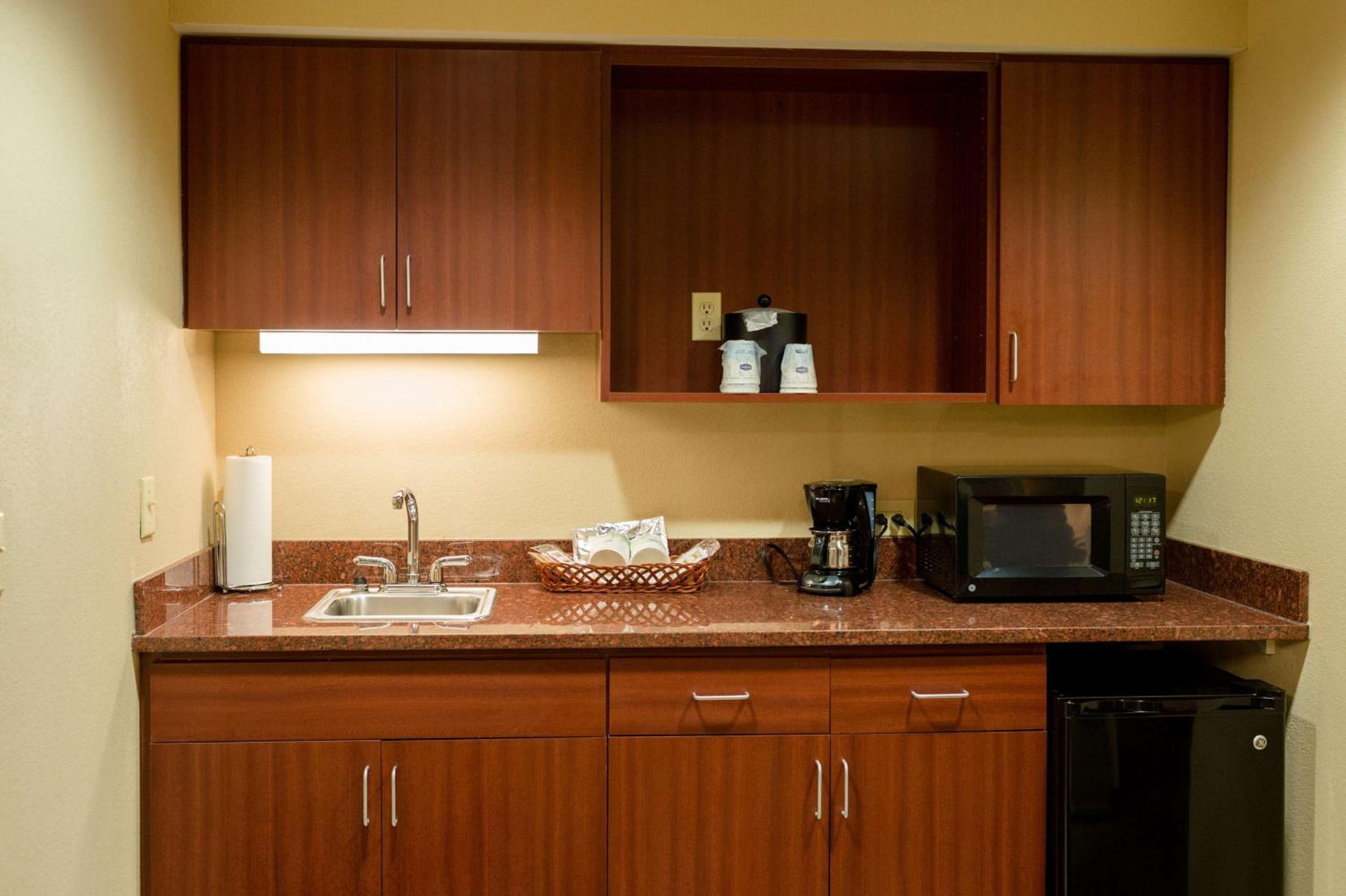 One-Bedroom King Suite - Non-Smoking - Photo 4