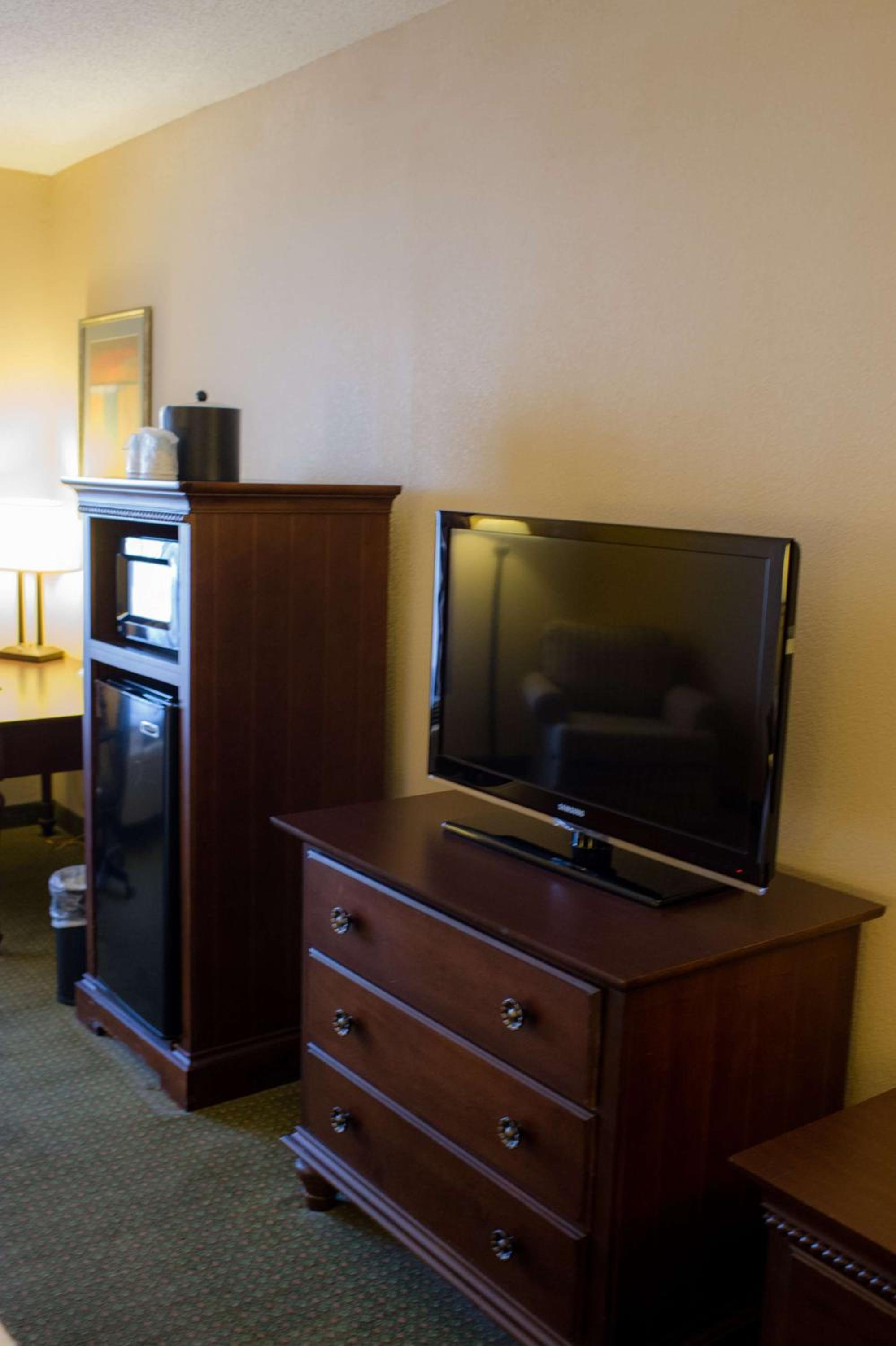 King Room with King Bed - Non-Smoking - Photo 1