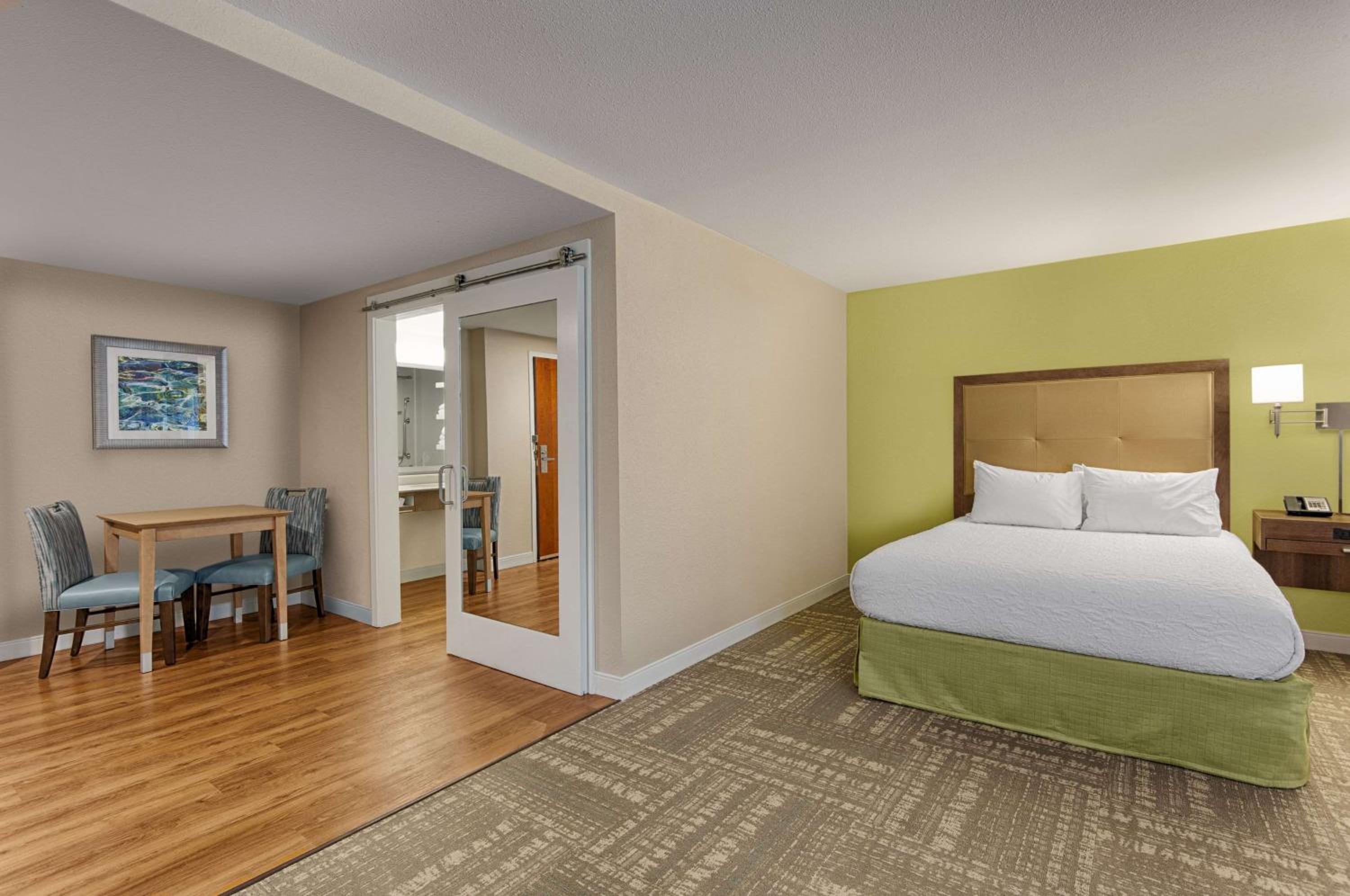 Queen Room with Two Queen Beds - Mobility and Hearing Access/Non-Smoking - Photo 3