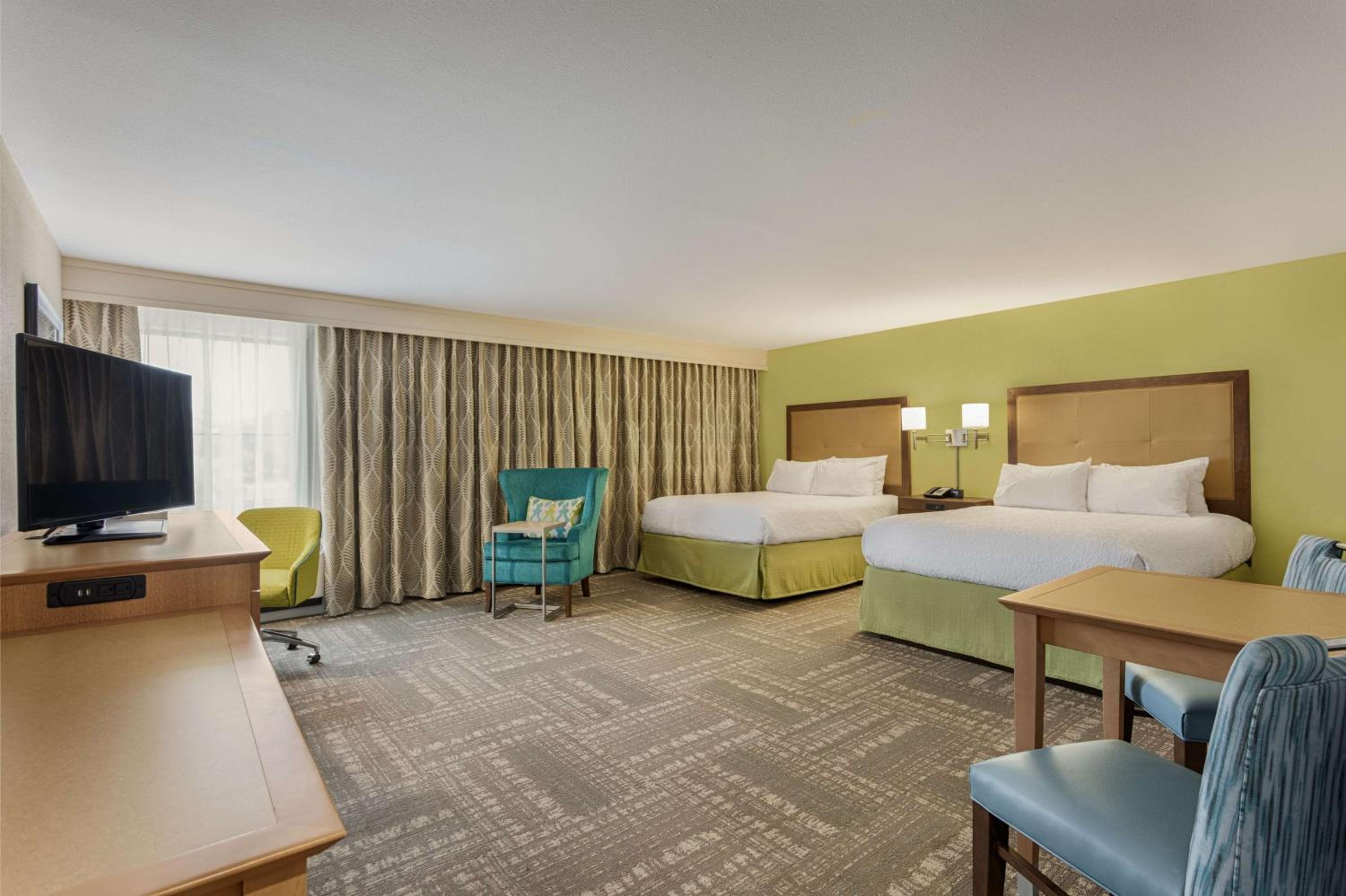 Deluxe Queen Room with Two Queen Beds - Non-Smoking - Photo 1
