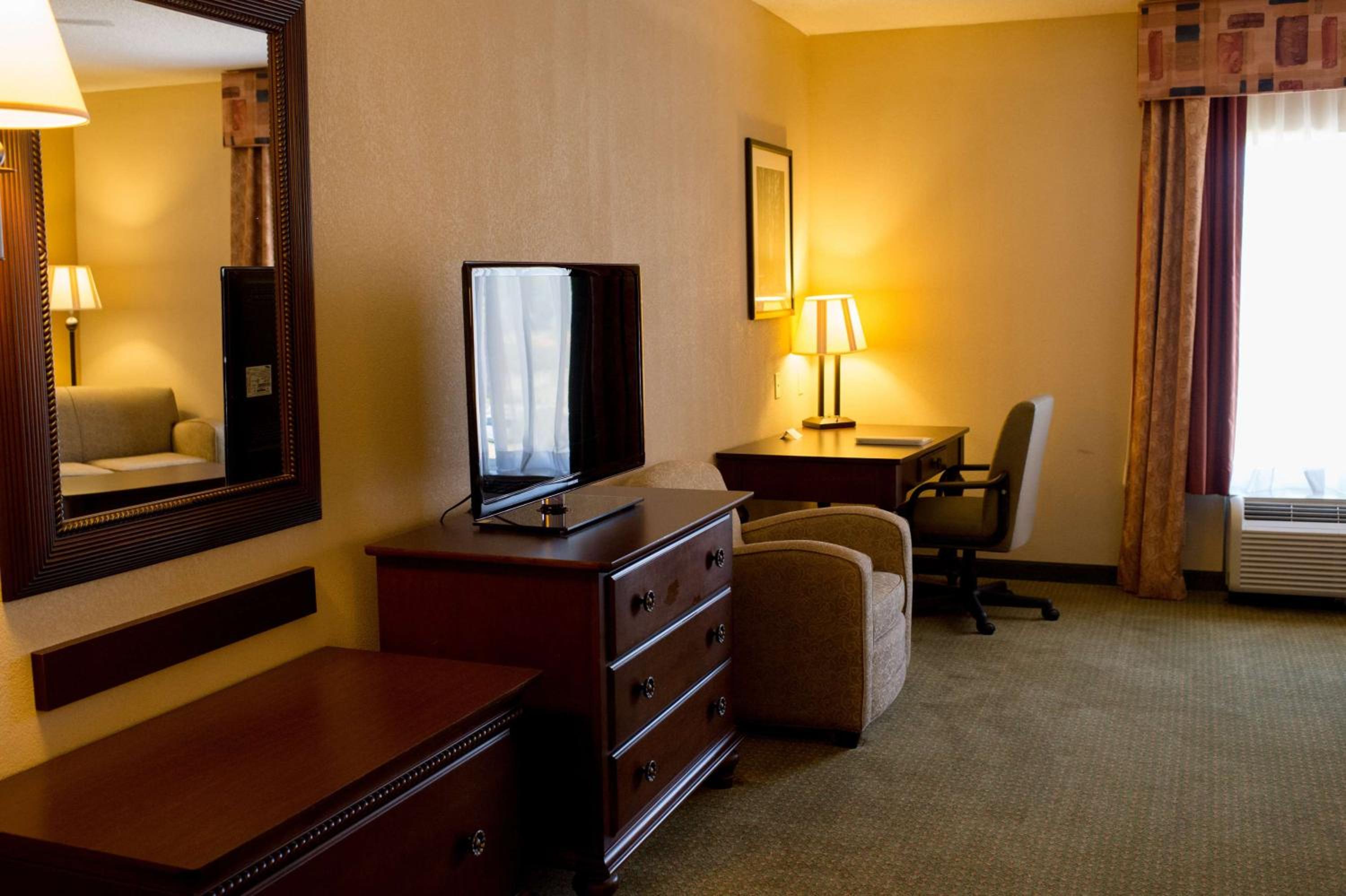 One-Bedroom King Suite - Non-Smoking - Photo 1