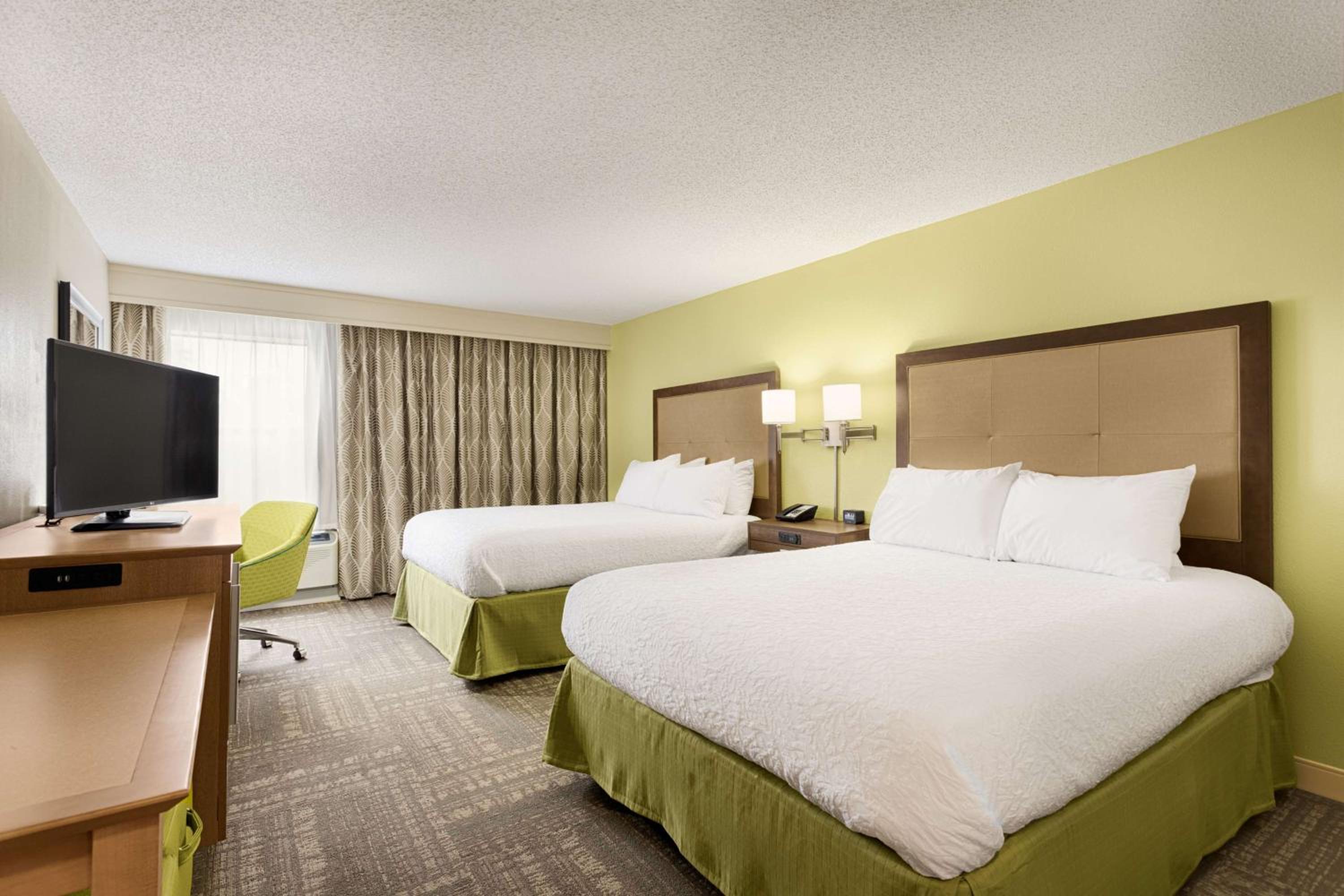 Queen Room with Two Queen Beds - Non-Smoking - Photo 1