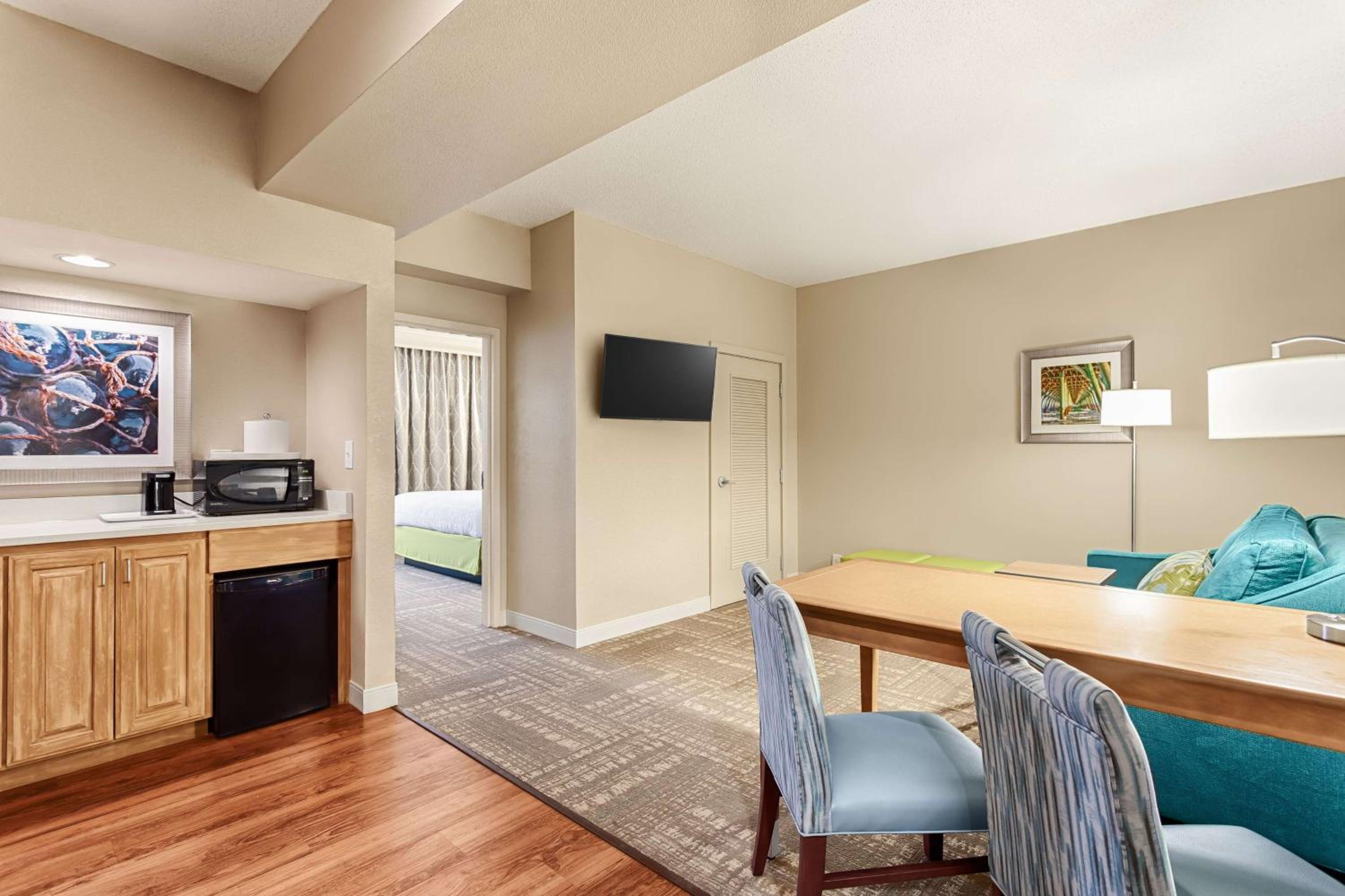 King Suite - Non-Smoking - Photo 2