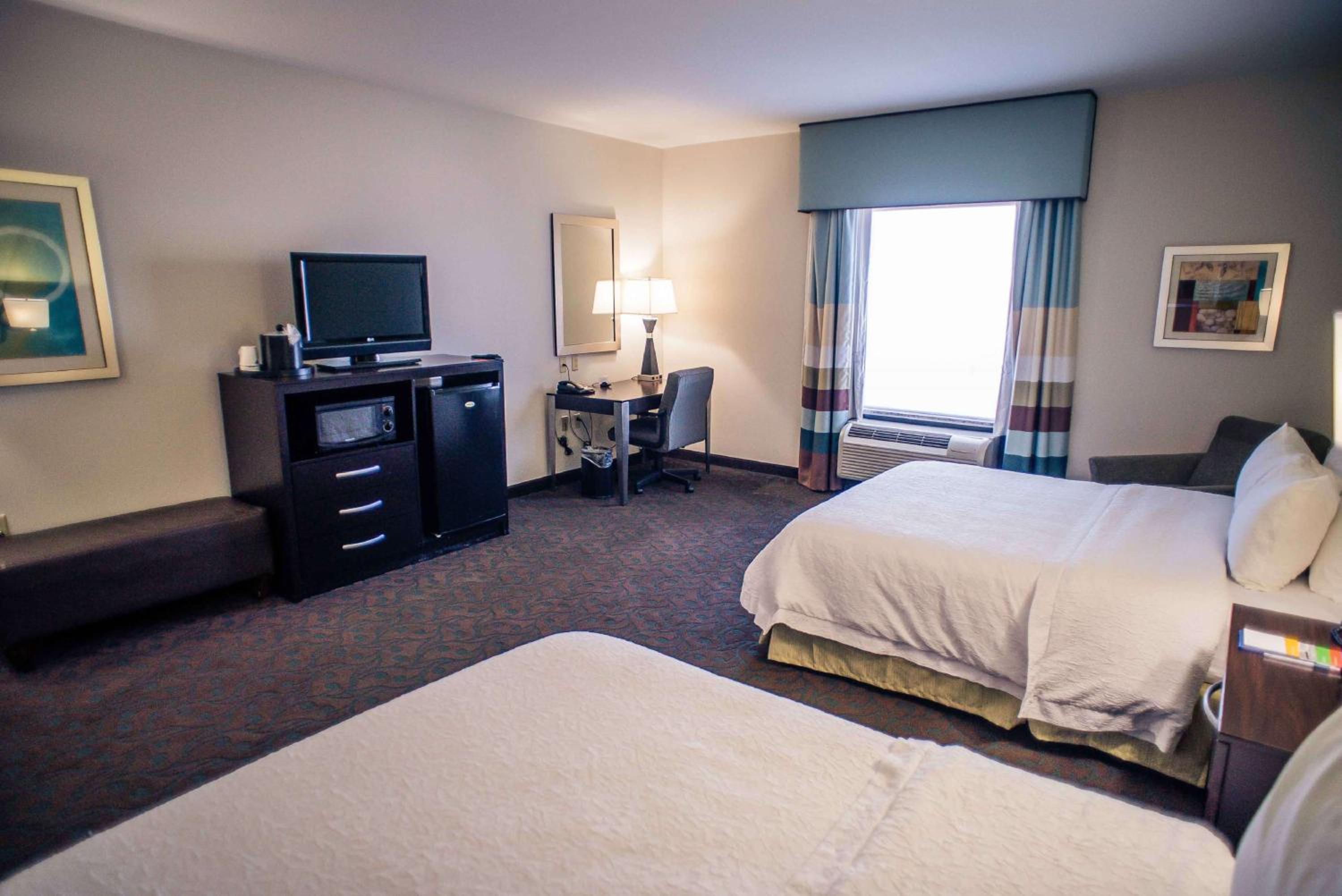 Queen Room with Two Queen Beds - Mobility Access/Non-Smoking - Photo 3