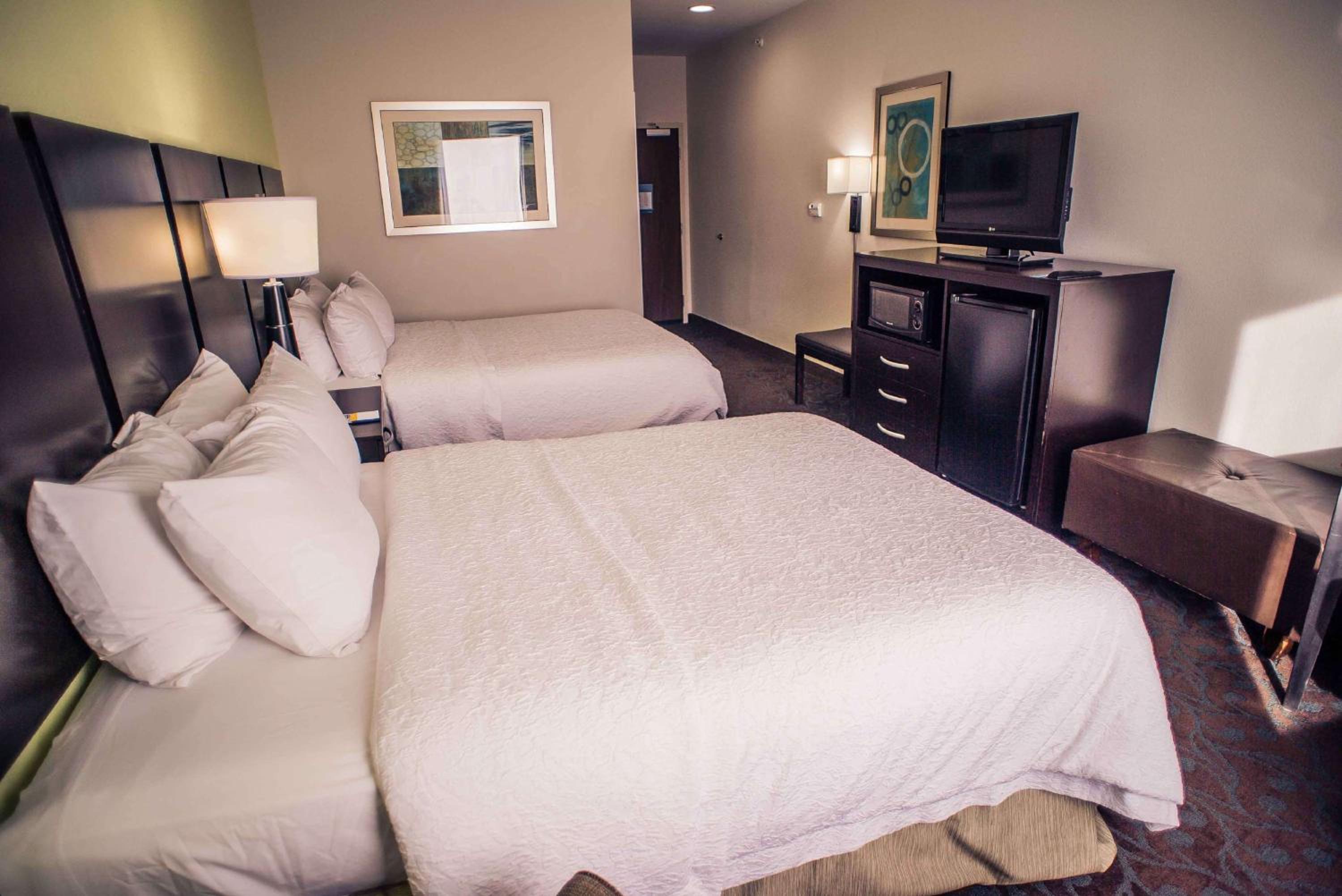 Room with Two Queen Beds - Non-Smoking - Photo 3