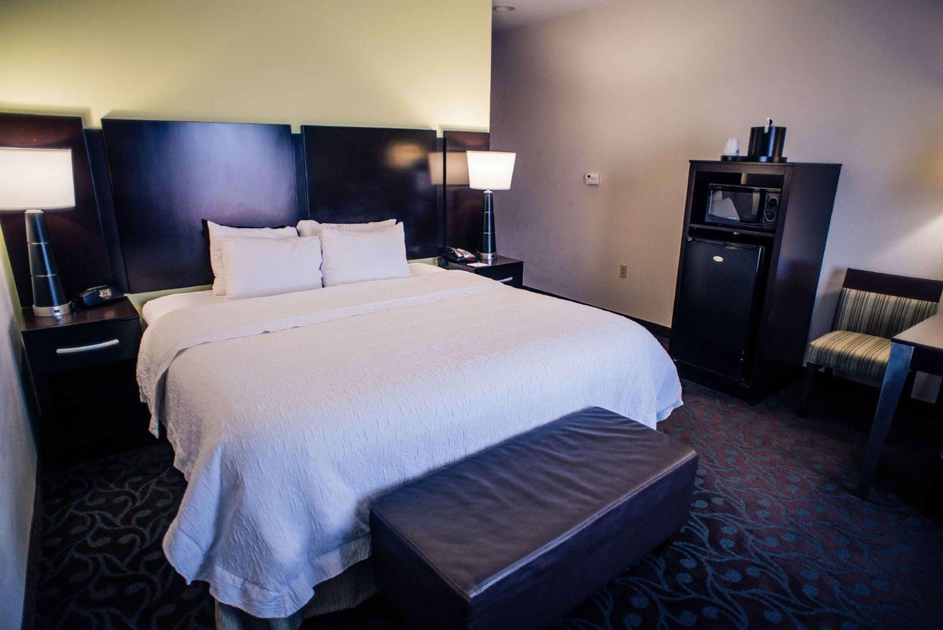 King Room - Non-Smoking - Photo 2
