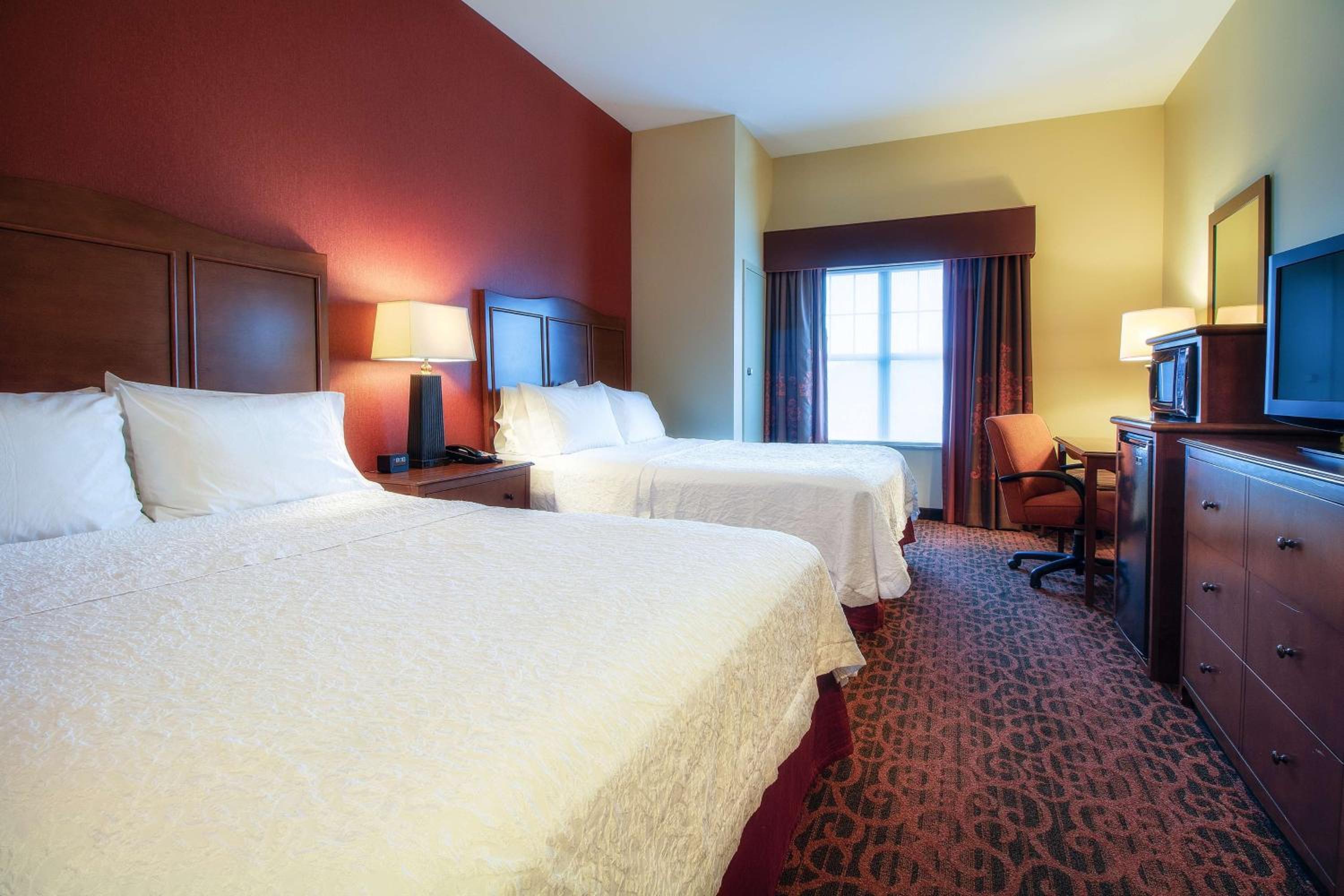 Queen Room with Two Queen Beds - Mobility and Hearing Access/Non-Smoking photo 3