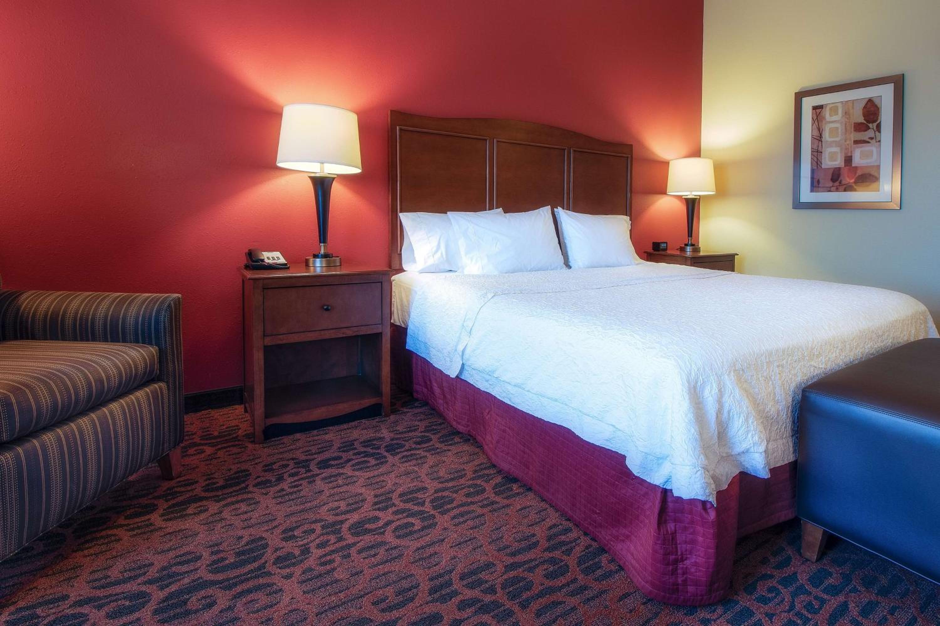 King Room with Accessible Tub - Mobility and Hearing Access/Non-Smoking photo 2