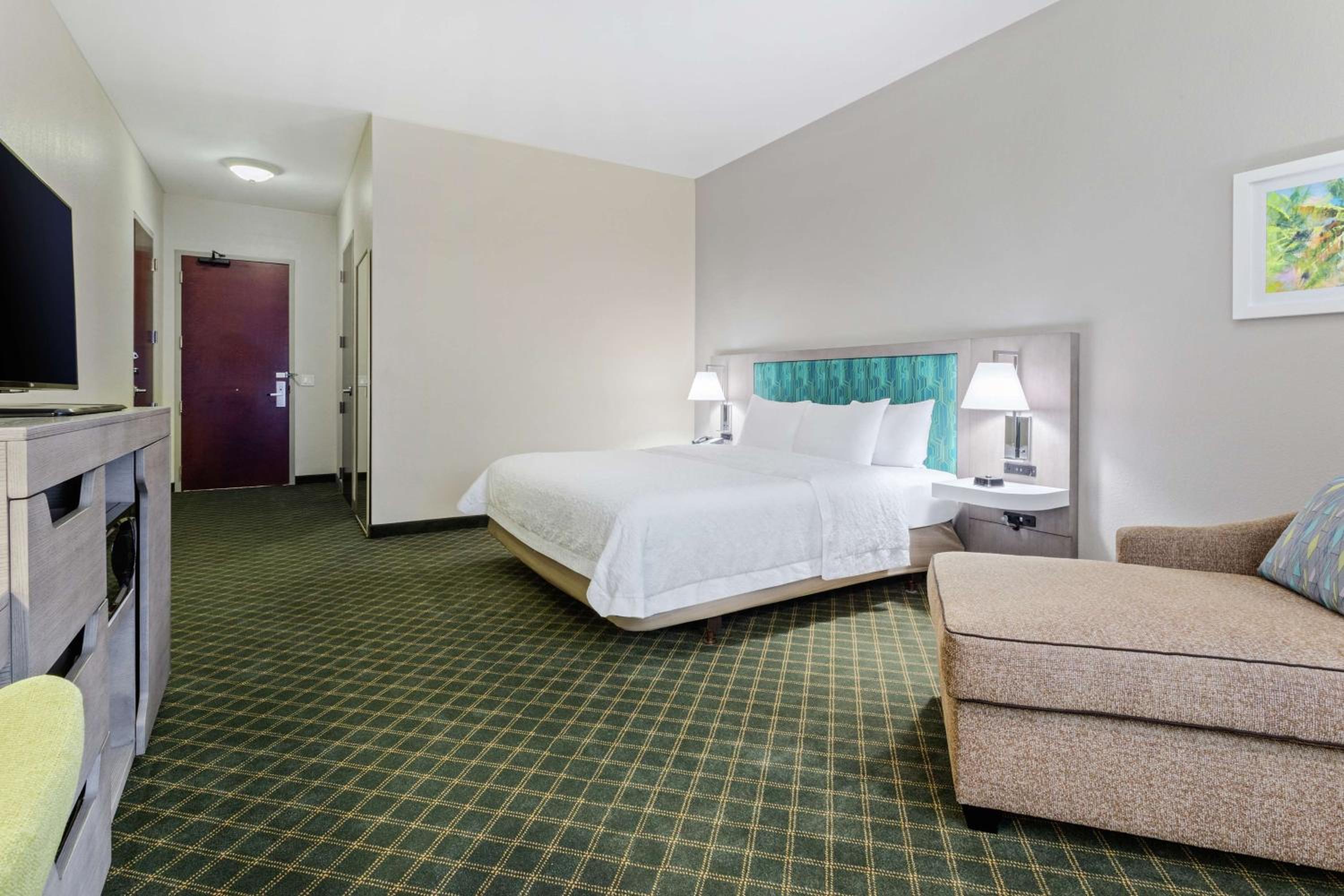King Room with Roll-In Shower - Mobility Access/Non-Smoking photo 3