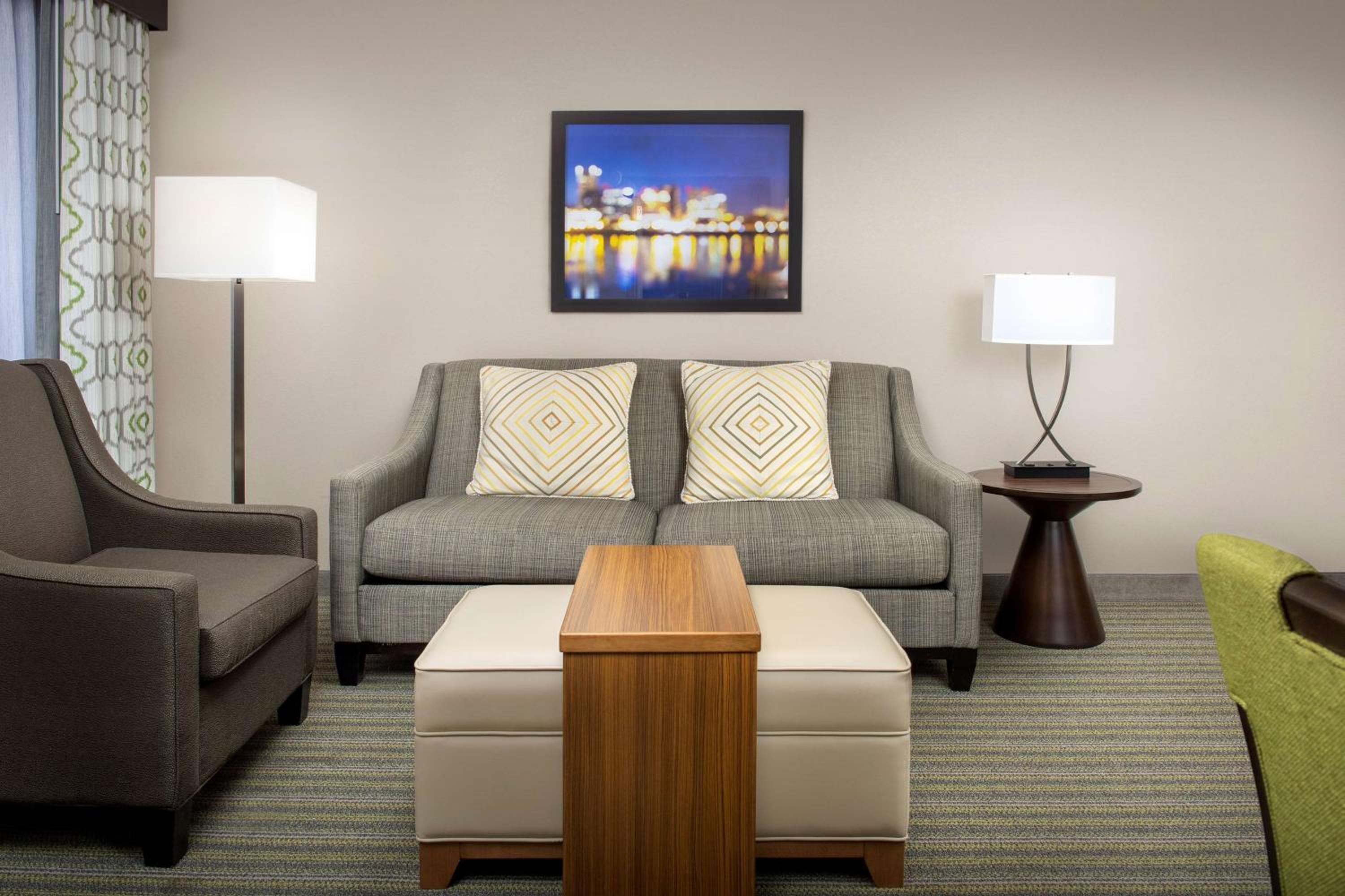 One-Bedroom King Suite - Non-Smoking - Photo 2