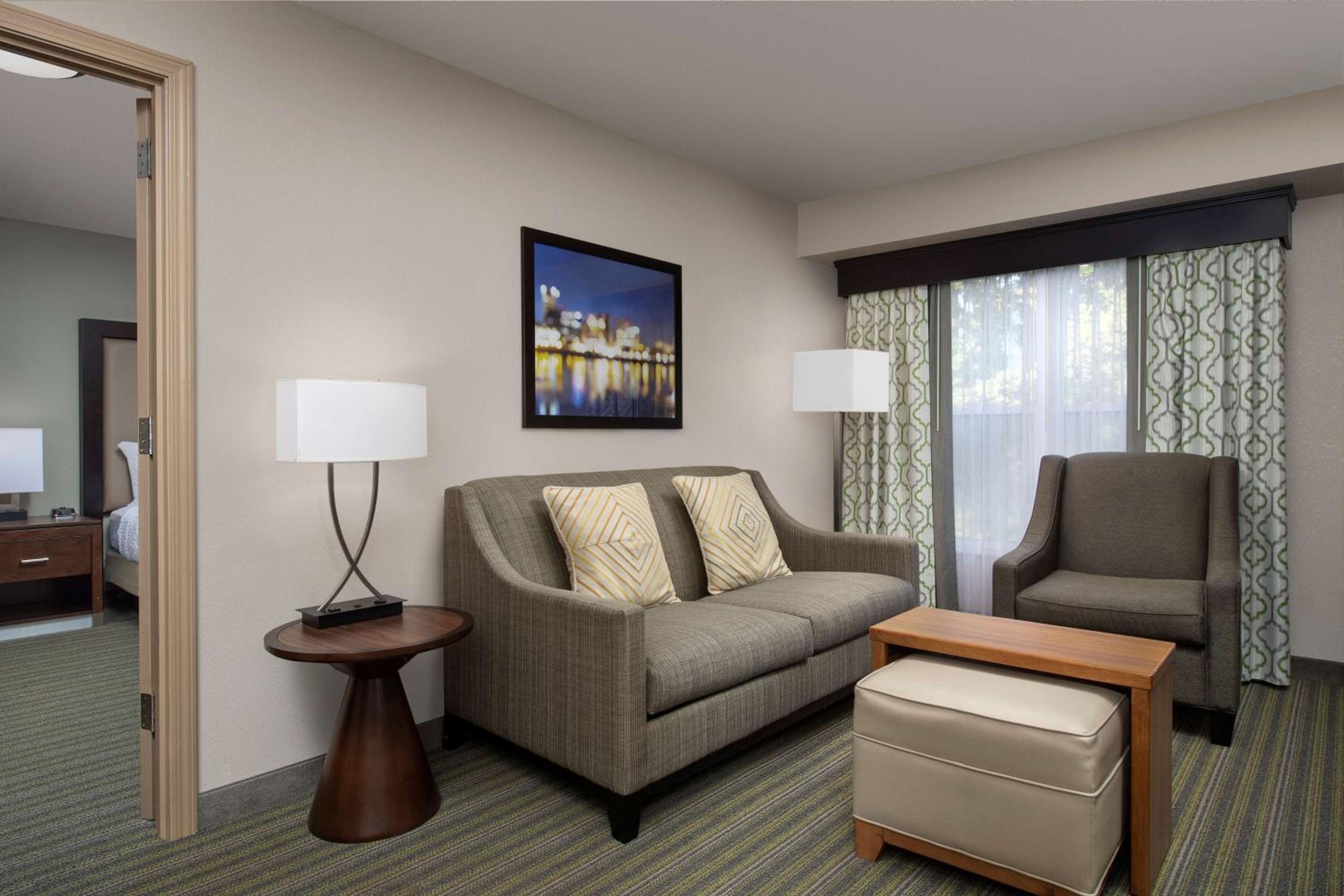 Two-Bedroom Suite with One King And Two Double Beds - Non-Smoking - Photo 6