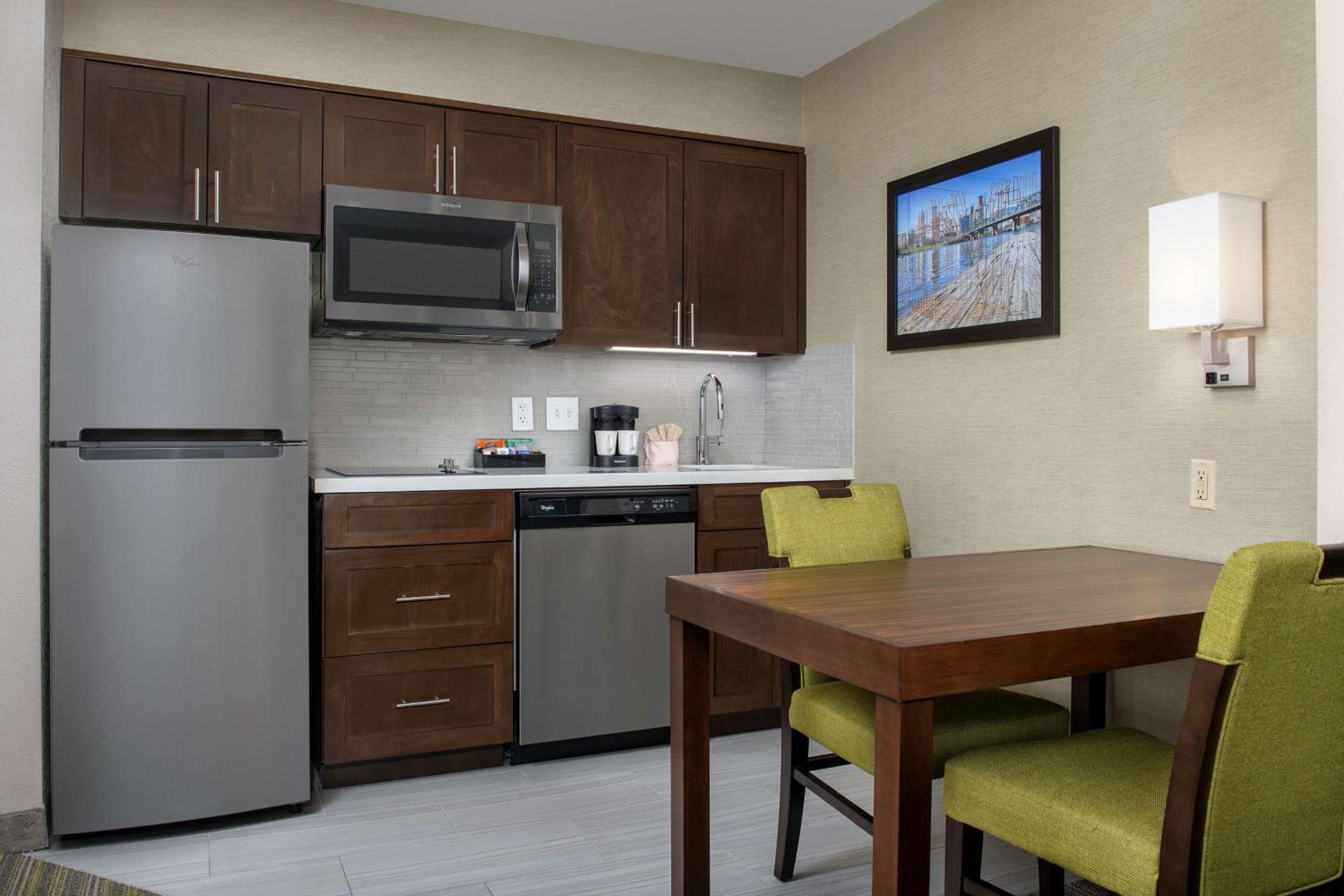 One-Bedroom King Suite - Non-Smoking - Photo 4