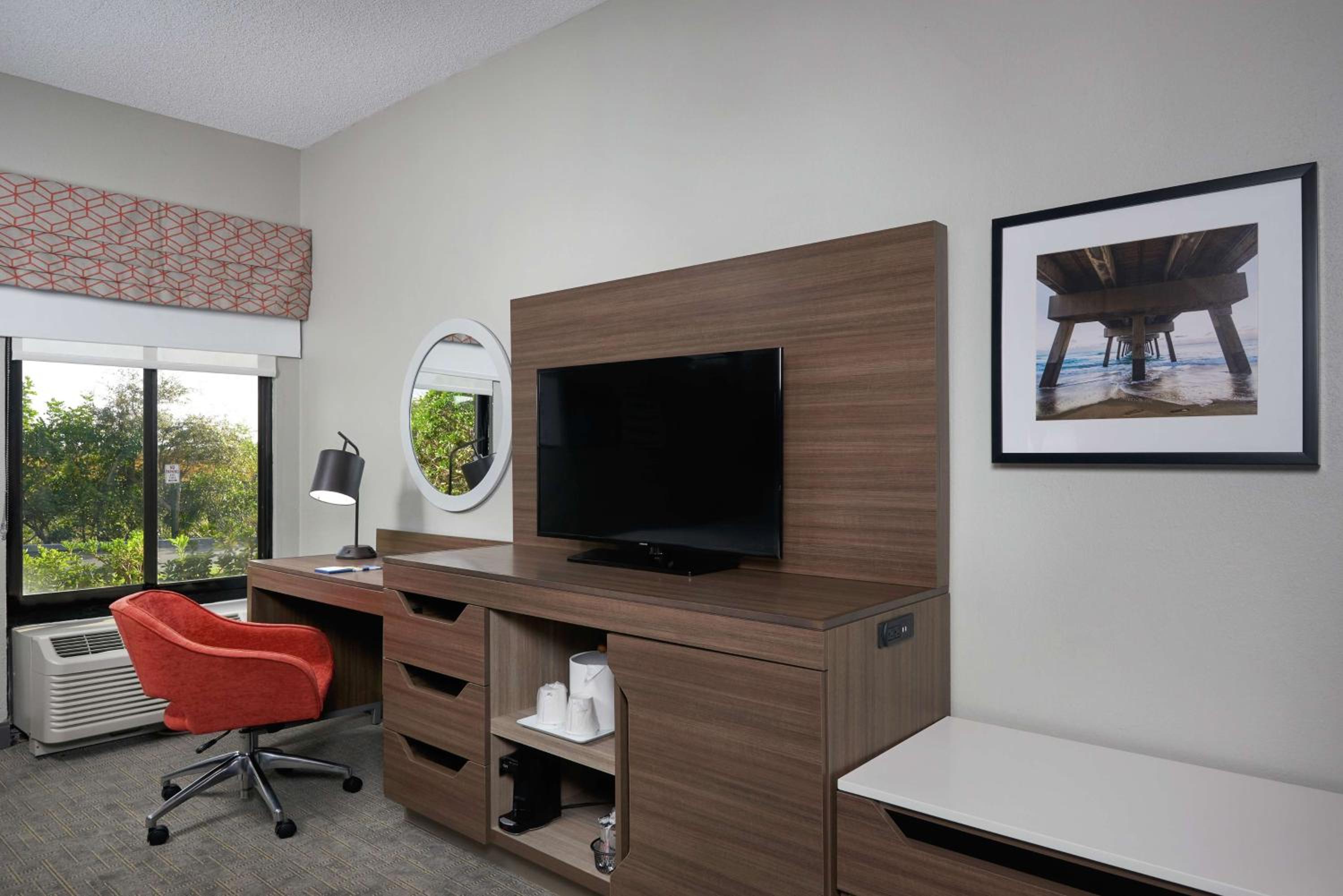 Executive Queen Room - Non-Smoking - Photo 3
