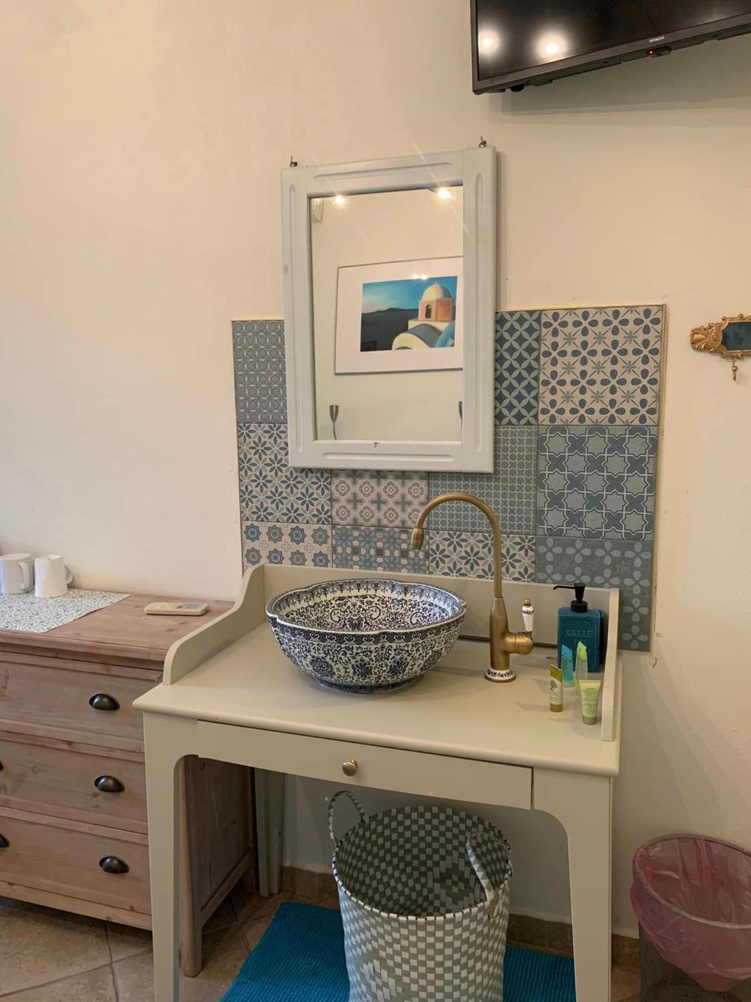 Family Room with Bathroom photo 3