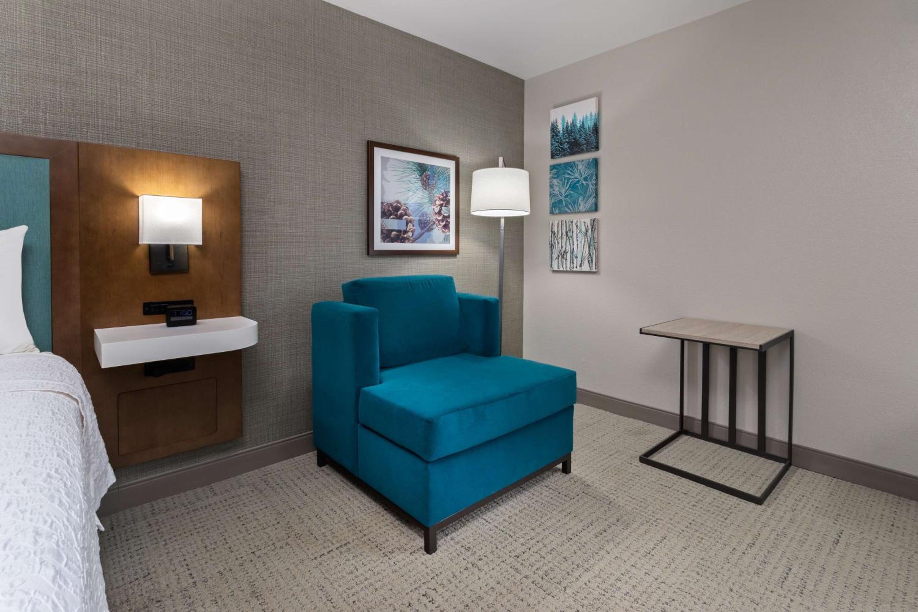 King Room with King Bed - Non-Smoking - Photo 1