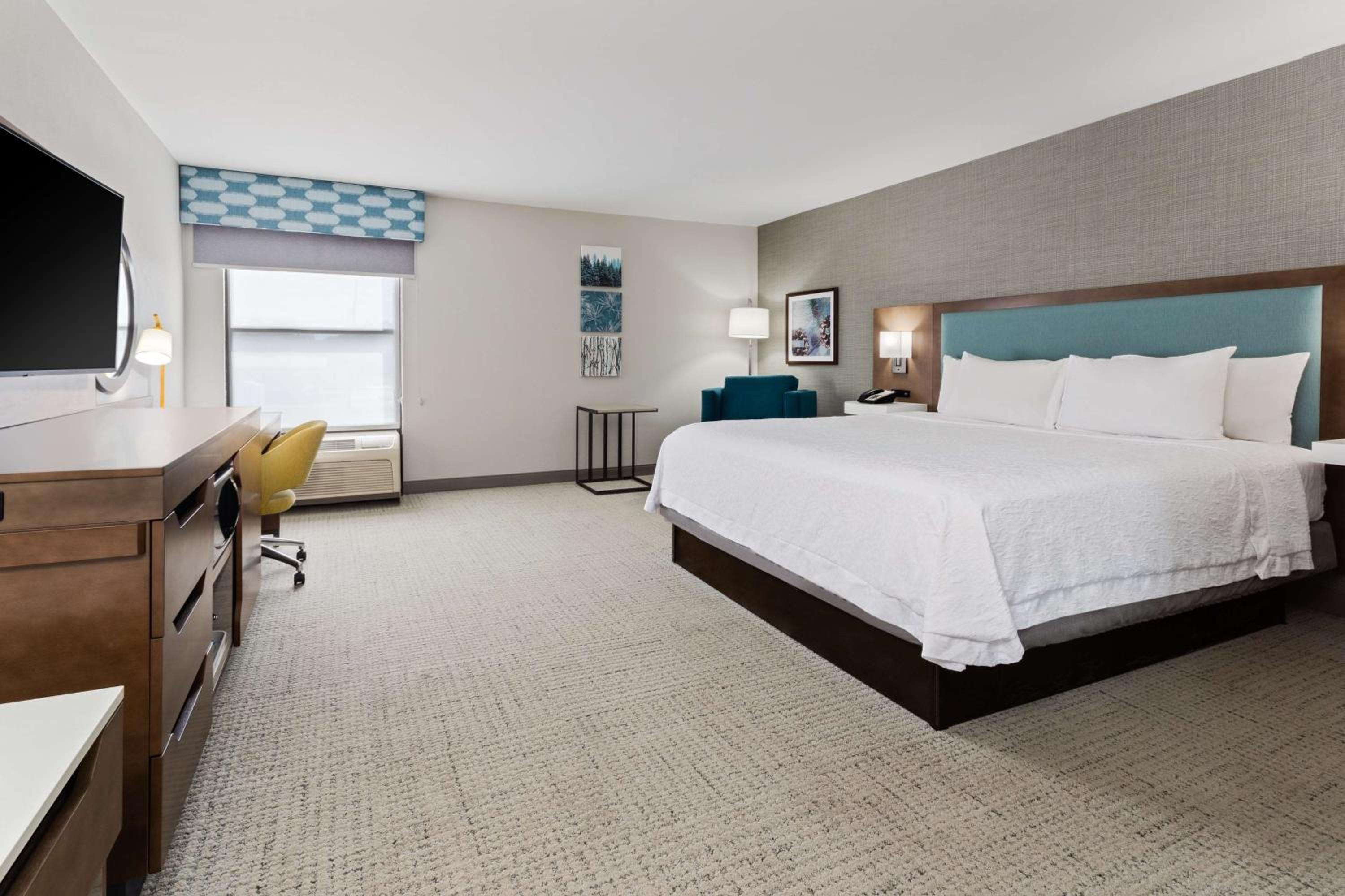 King Room with Wet Bar - Photo 1