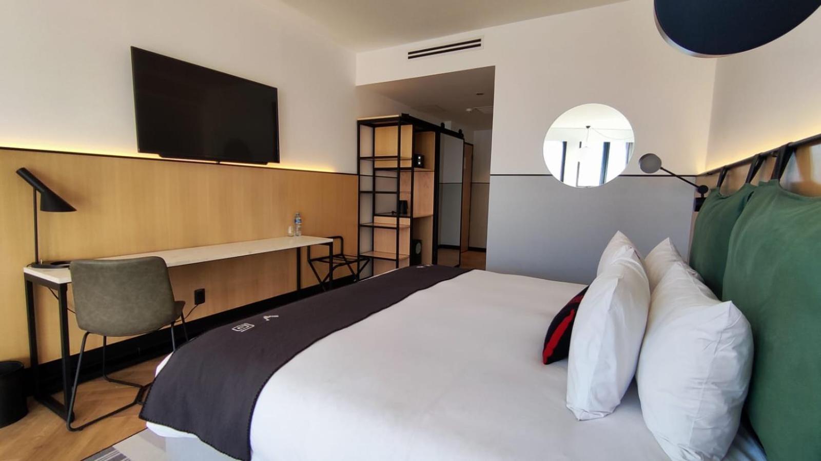 Deluxe Room - Photo 2