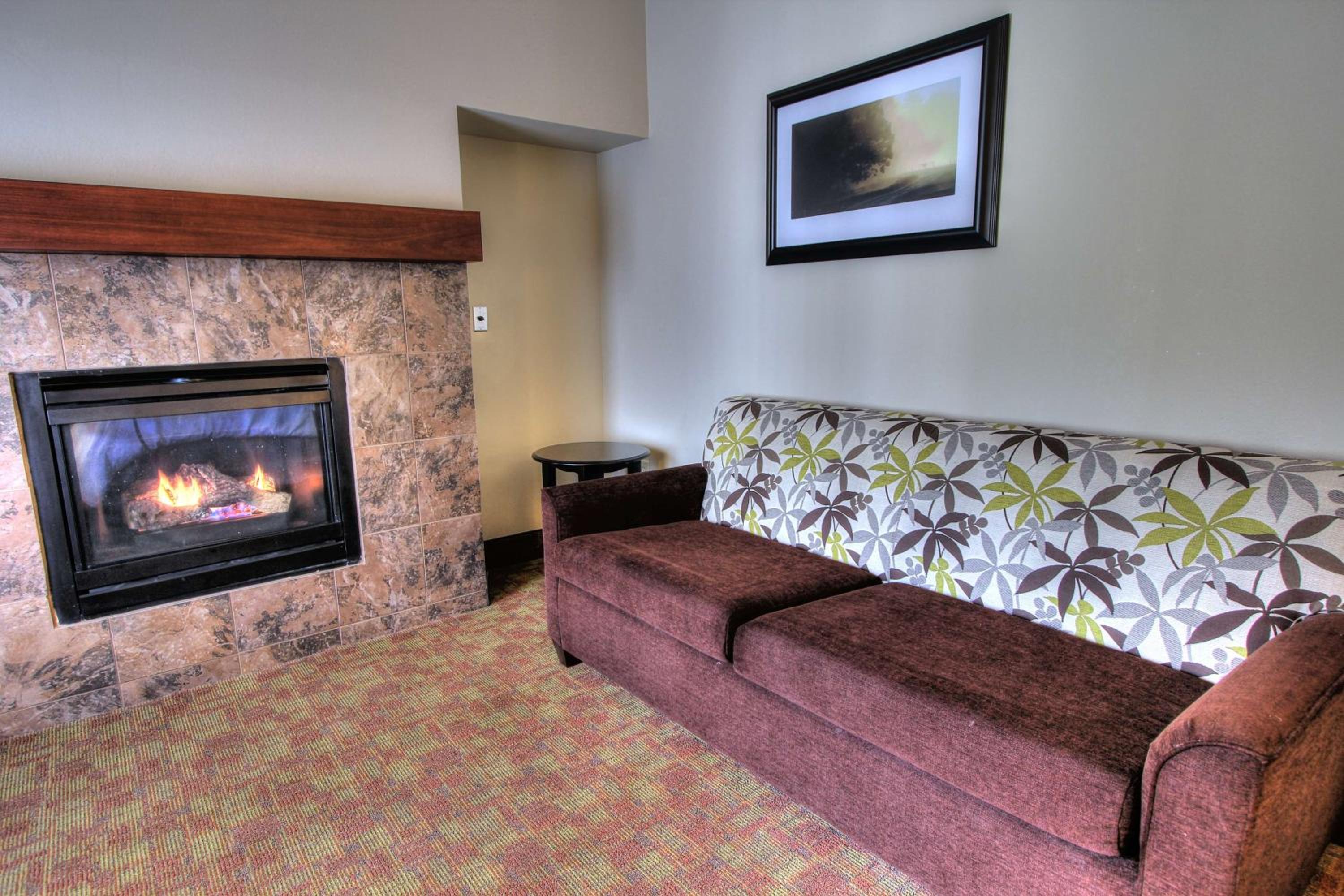 Queen Room with Two Queen Beds and Sofa Bed - Photo 2