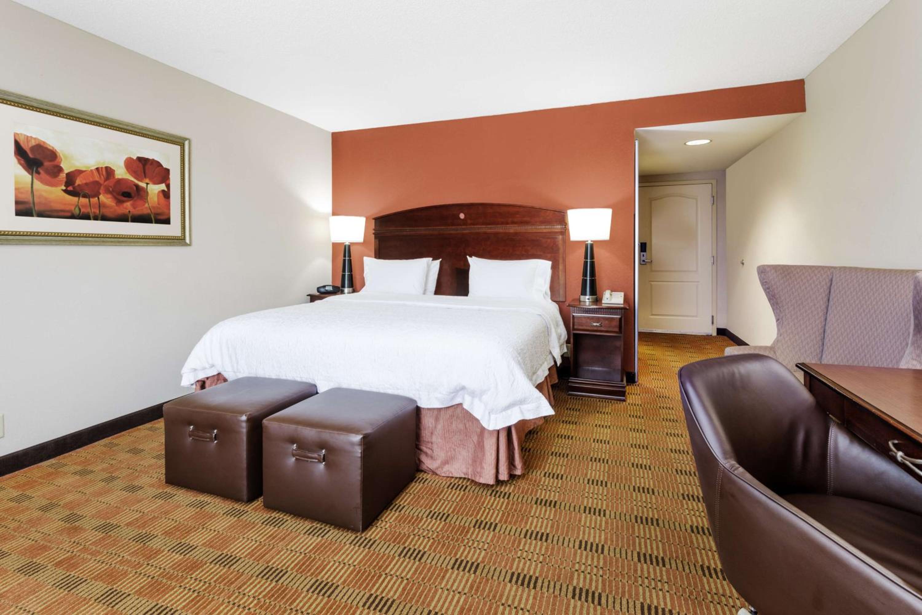 King Room with King Bed - Non-Smoking - Photo 1