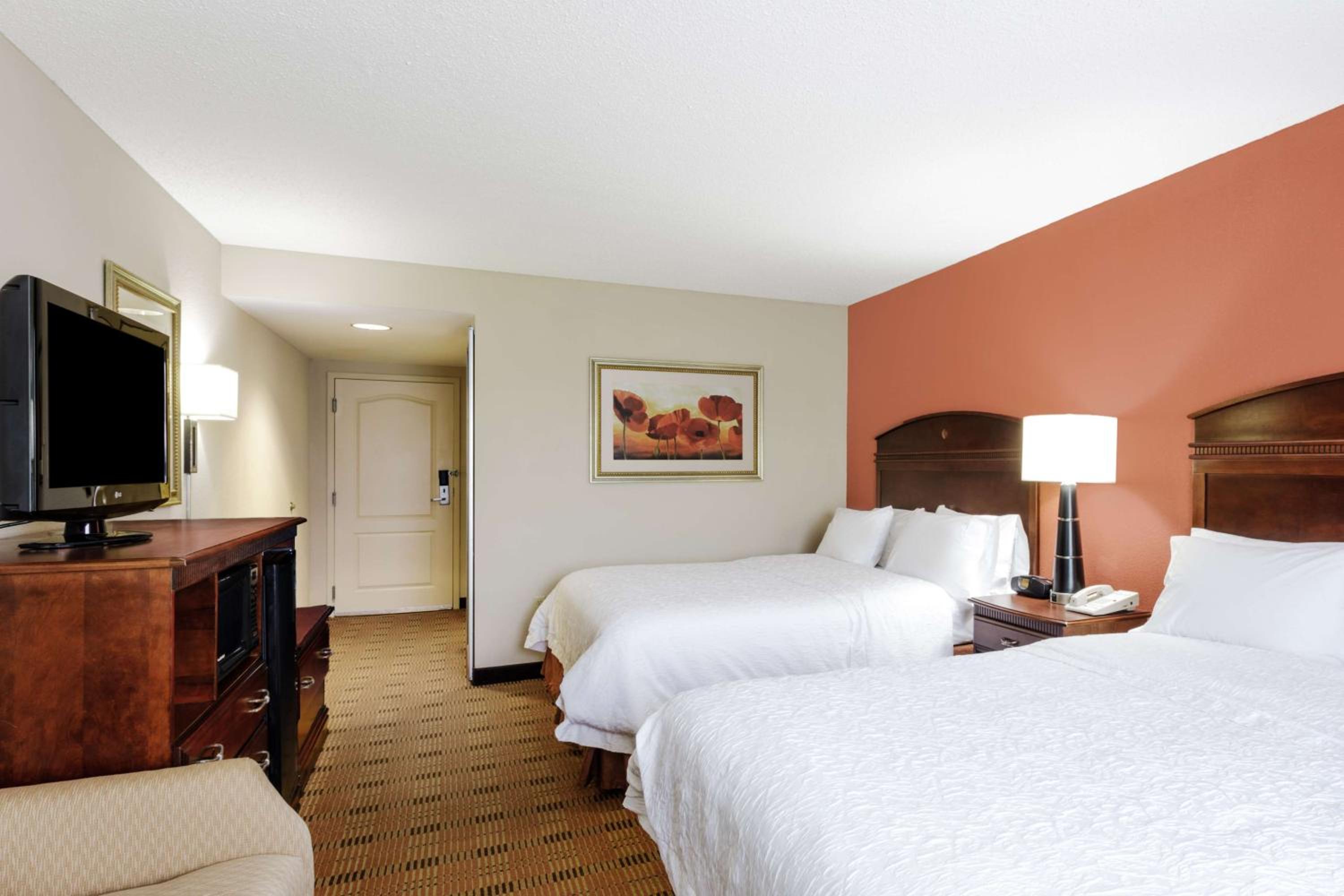 Queen Room with Two Queen Beds - Non-Smoking - Photo 1