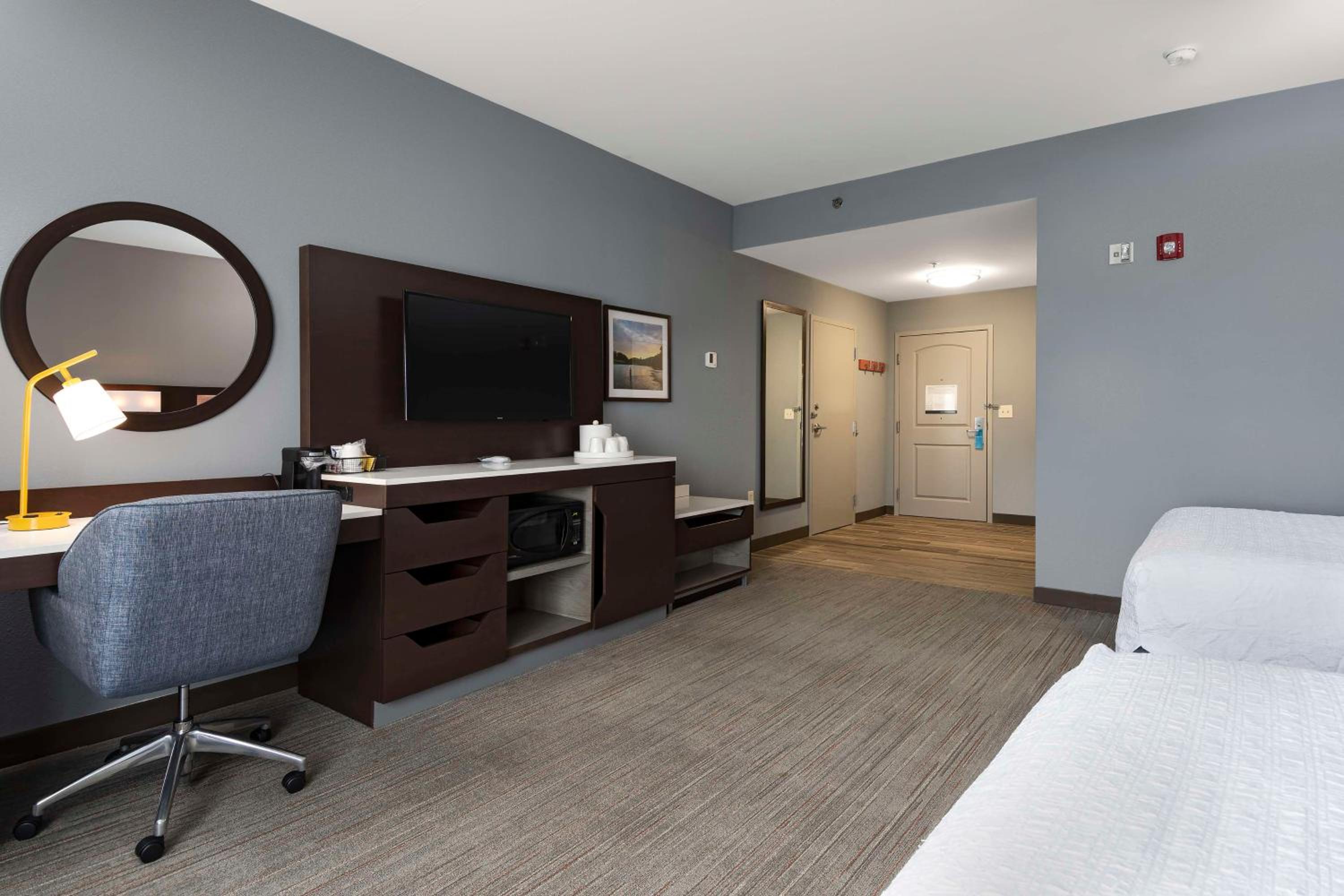 Room with Two Queen Beds - Non-Smoking - Photo 1