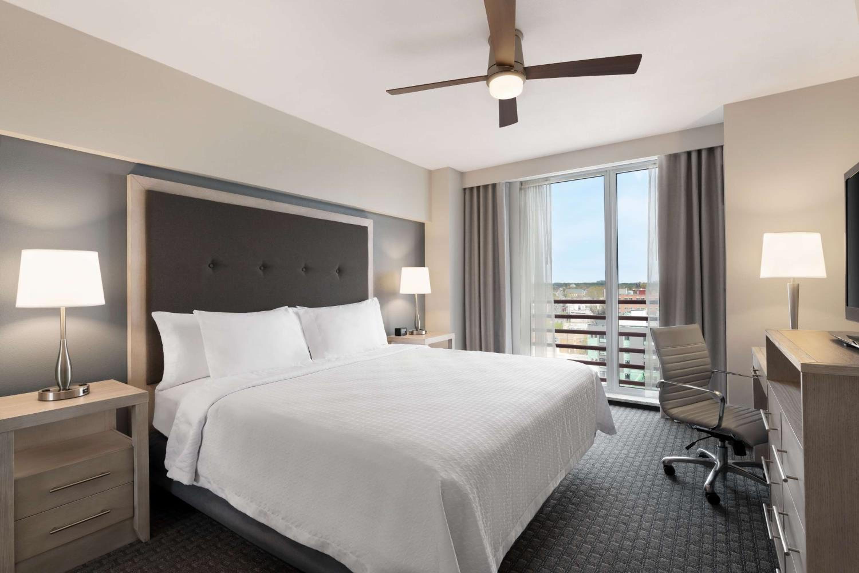One-Bedroom King Suite - Non-Smoking - Photo 1