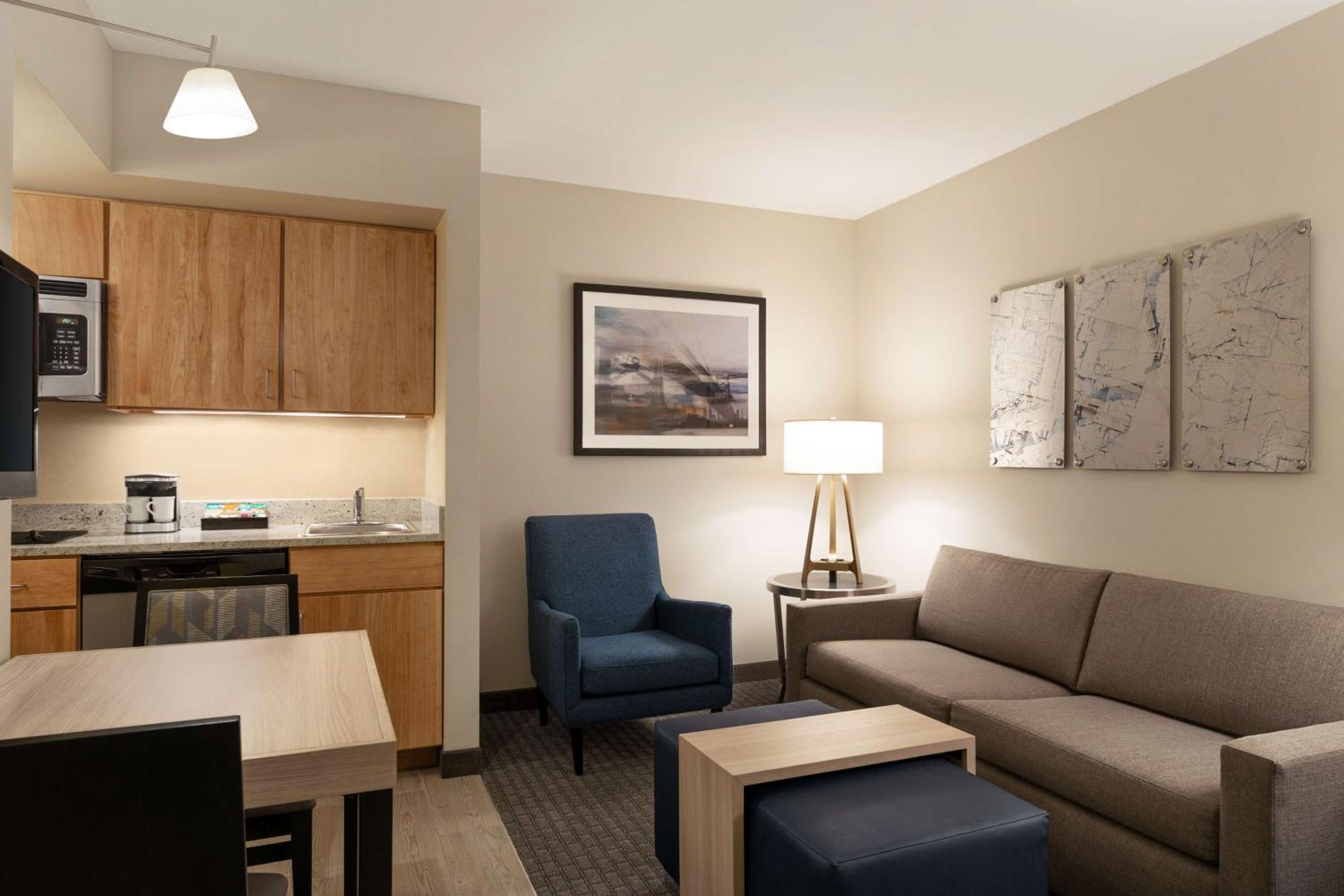 One-Bedroom King Suite - Non-Smoking - Photo 2