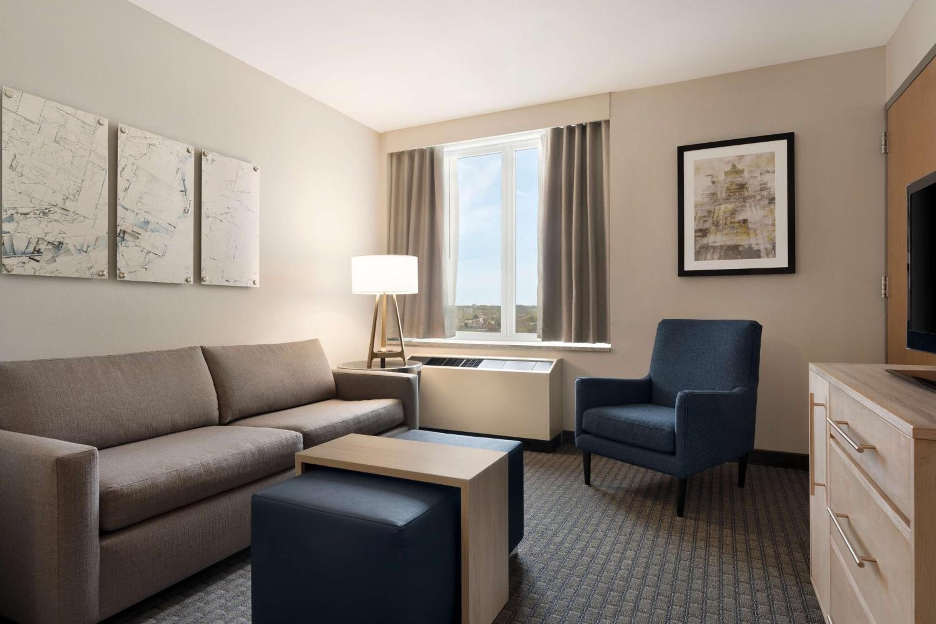 One-Bedroom Suite with Two Double Beds - Non-Smoking - Photo 1