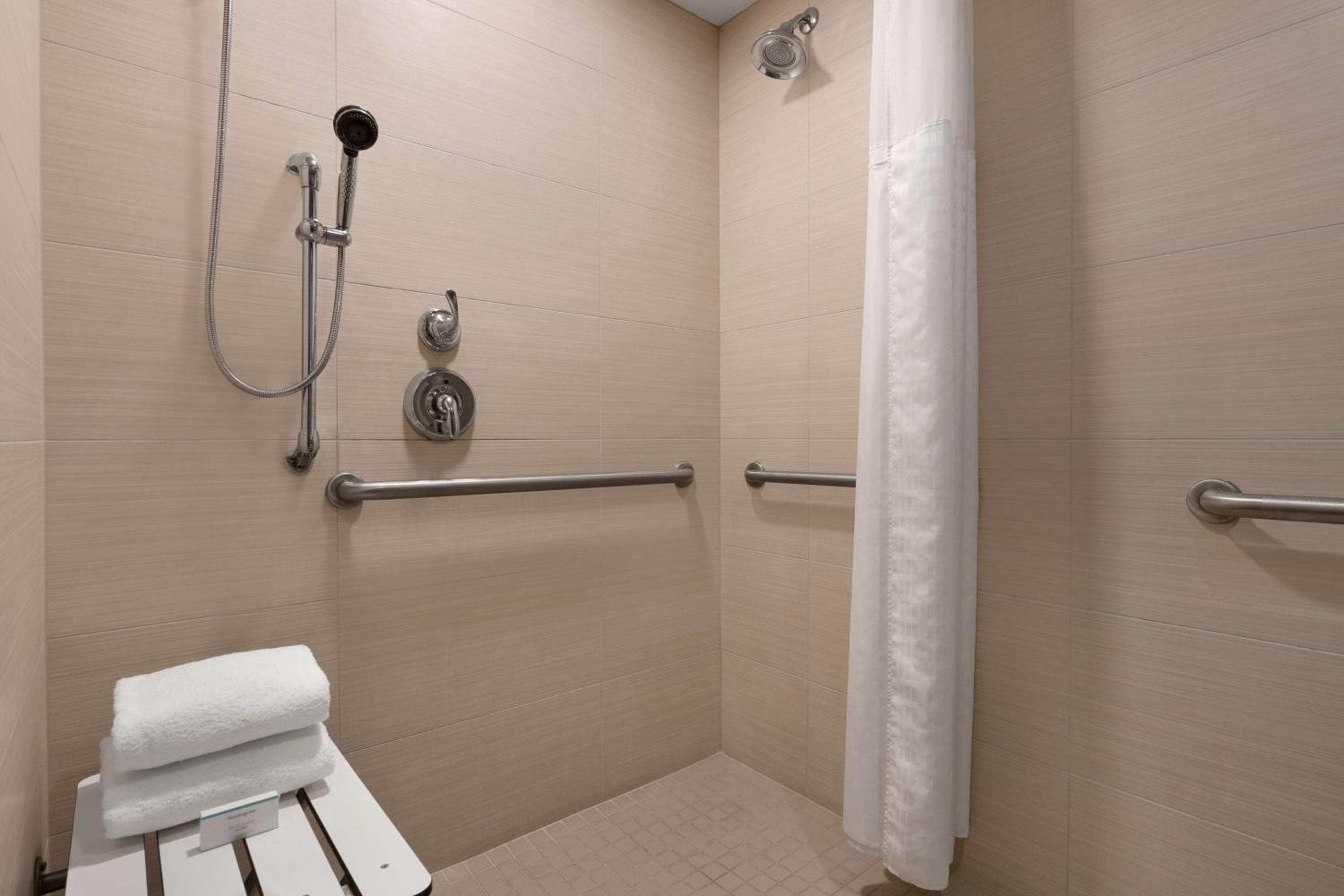 King Suite with Roll-In Shower - Mobility and Hearing Access/Non-Smoking - Photo 6
